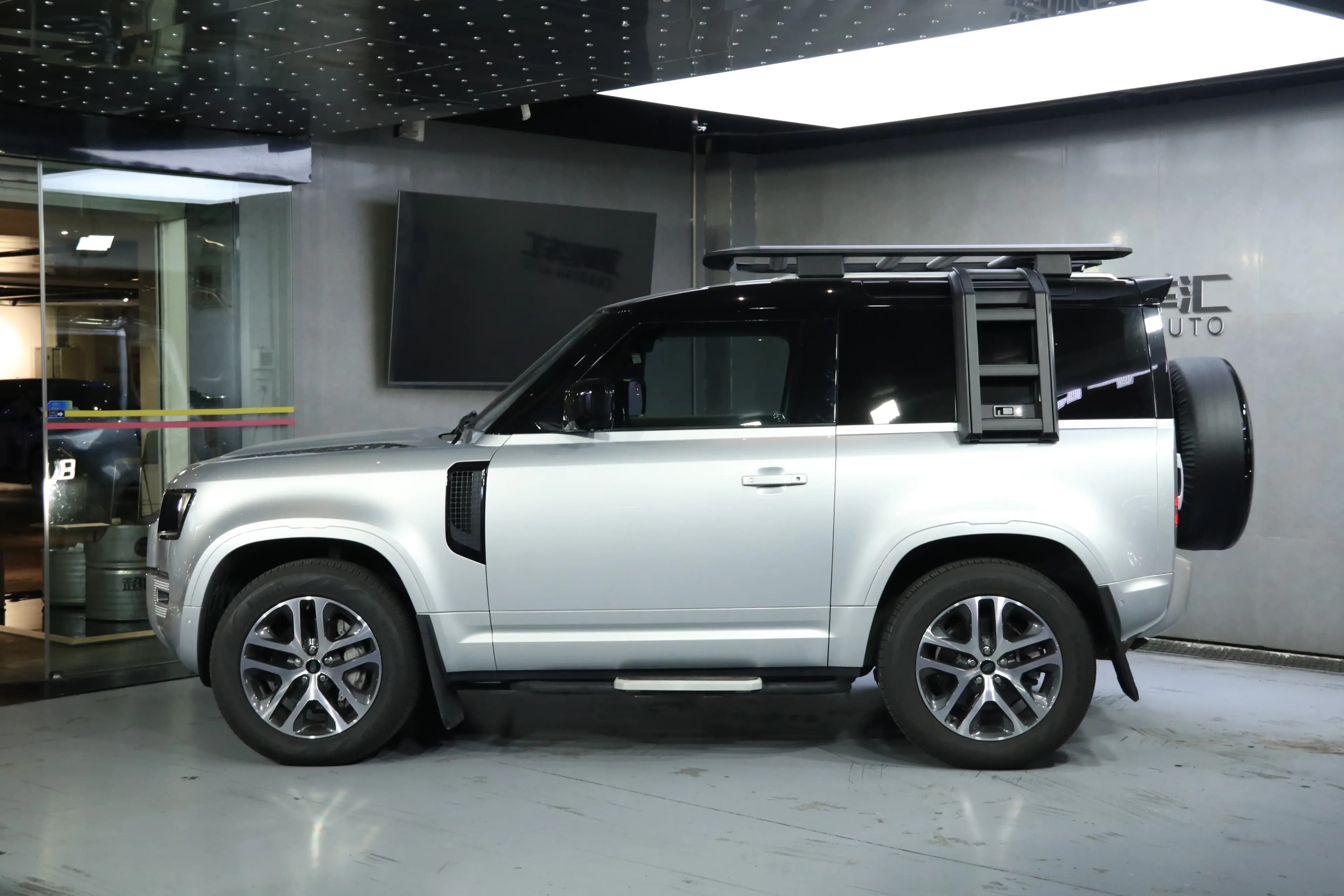 Land Rover Guard 2022 г. 16123 км. — фото 3