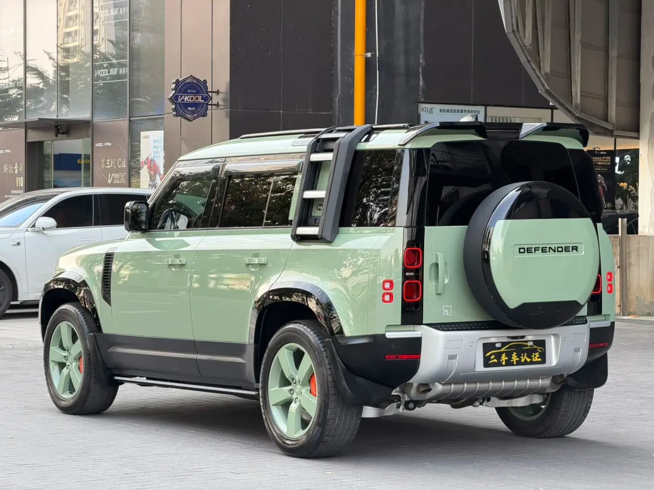 Land Rover Guard 2023 г. 70125 км. — фото 4