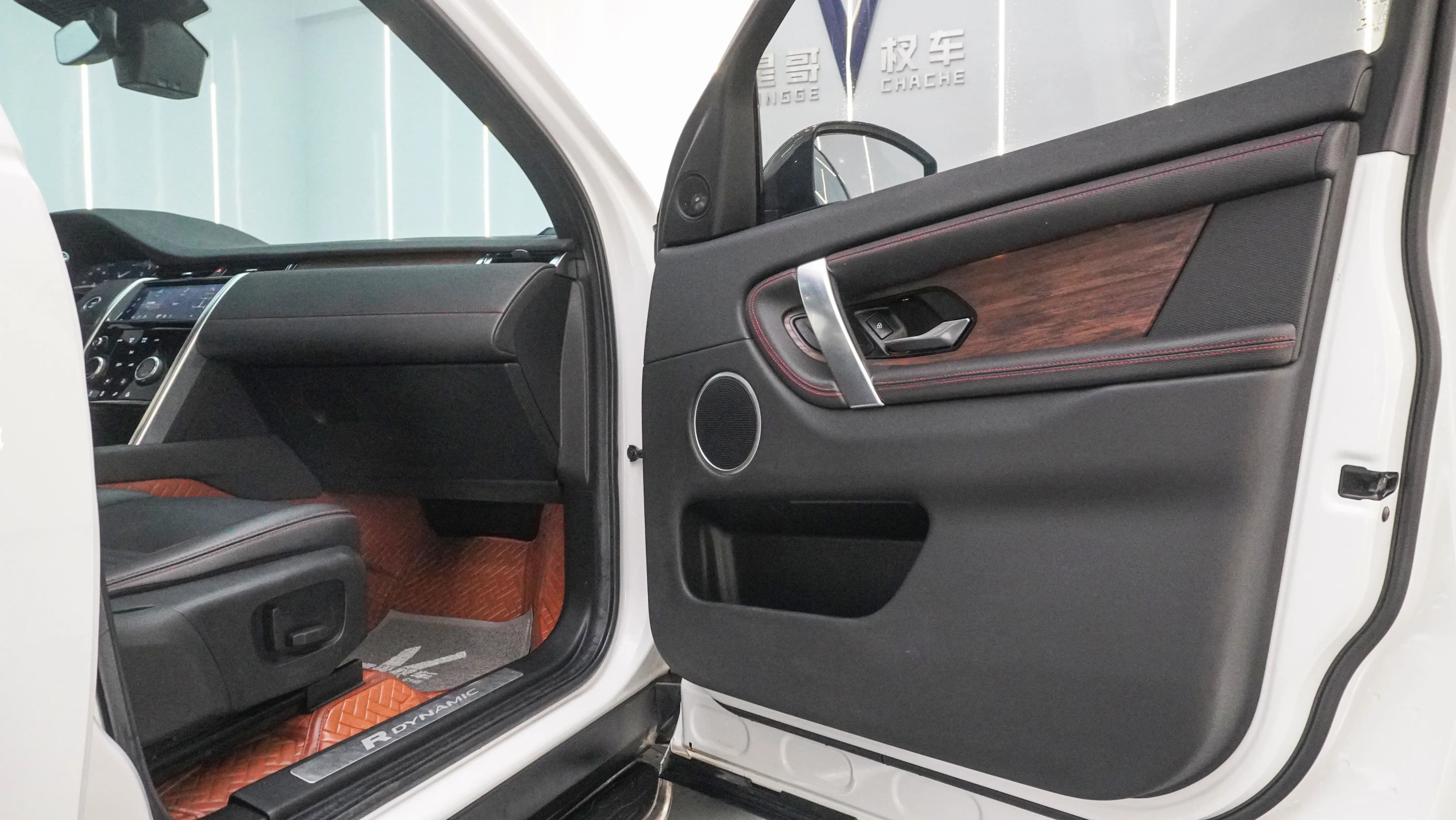 Land Rover Discover Sports 2022 г. 45900 км. — фото 25