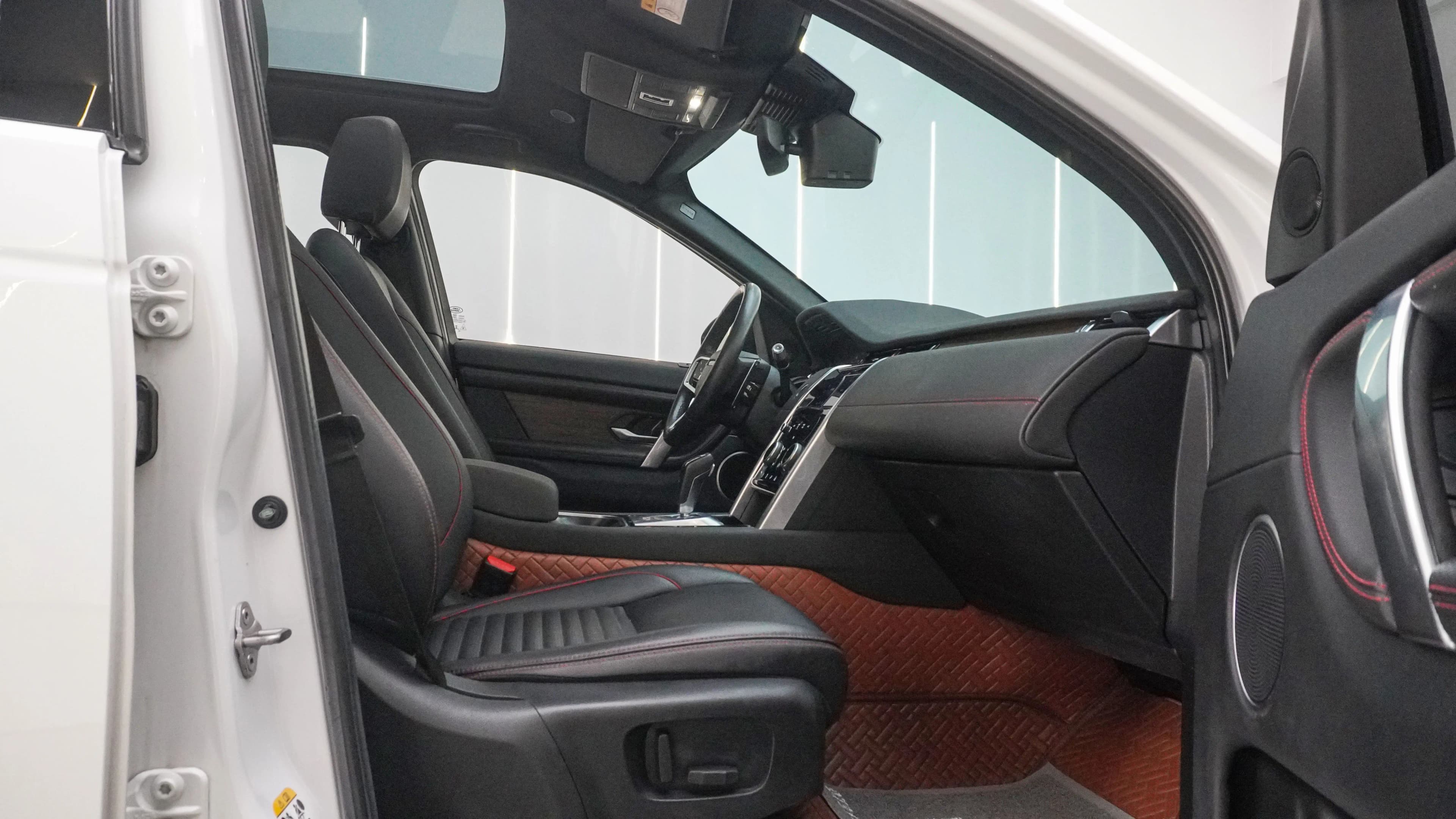 Land Rover Discover Sports 2022 г. 45900 км. — фото 26