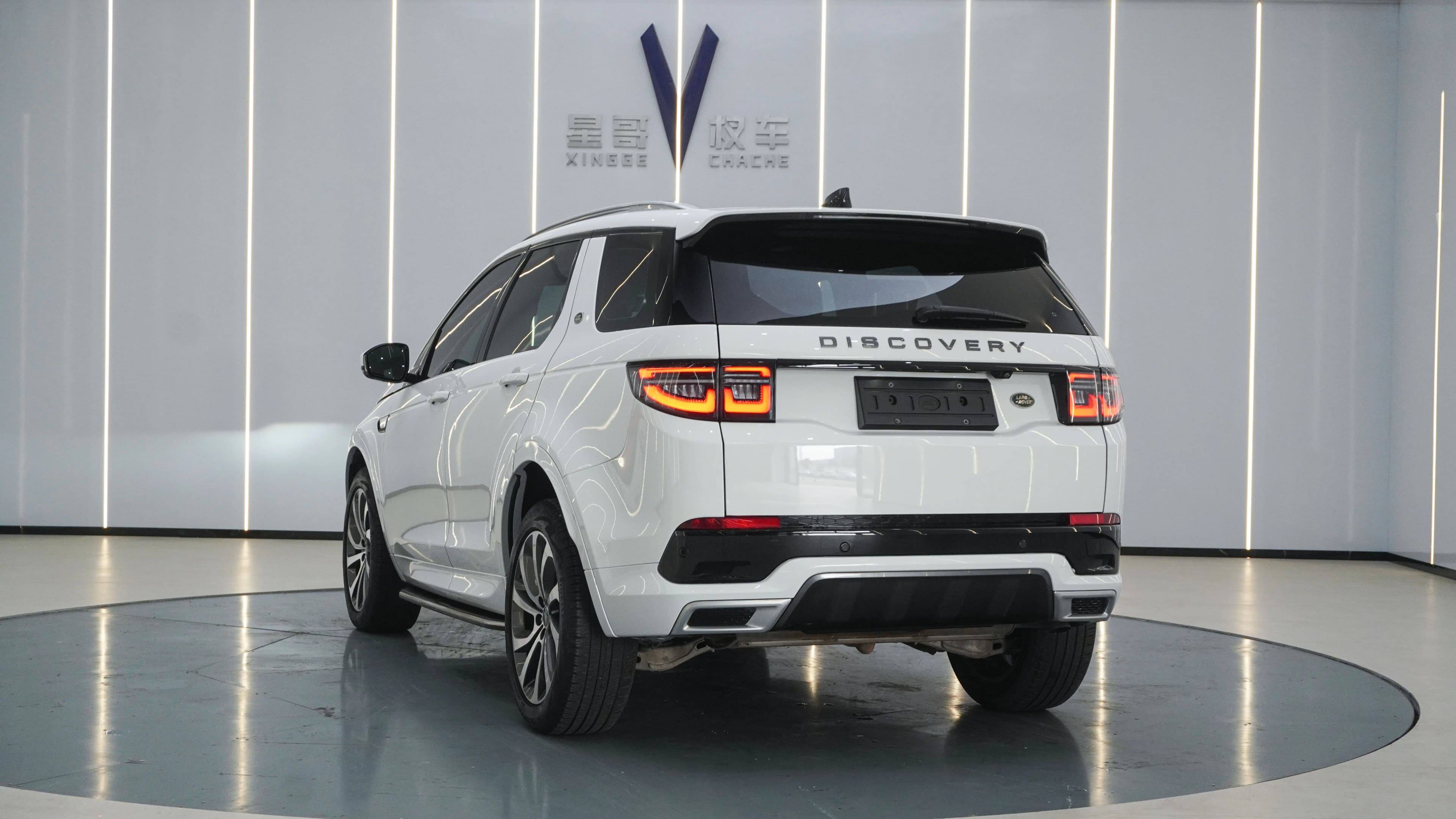 Land Rover Discover Sports 2022 г. 45900 км. — фото 4