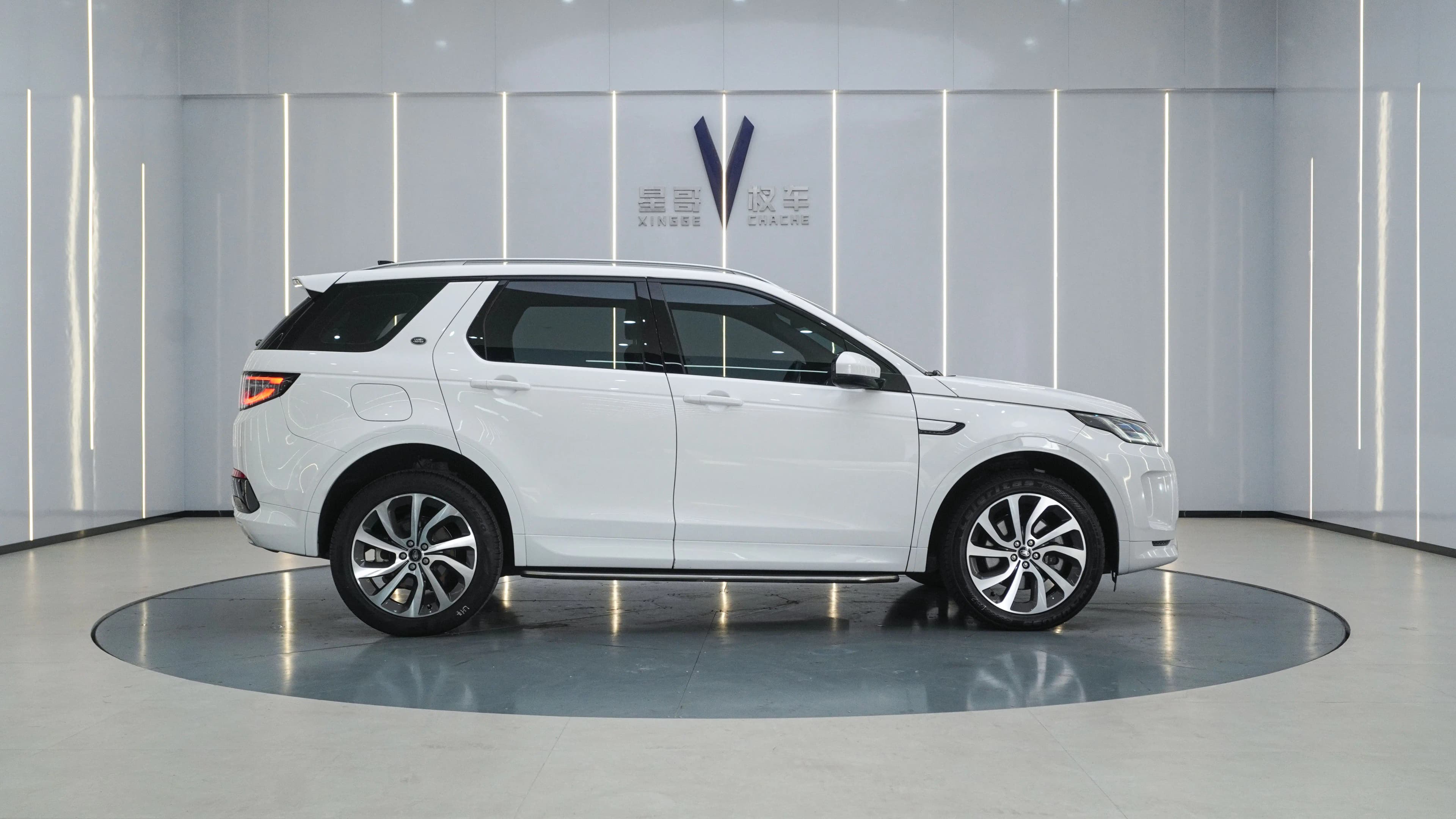 Land Rover Discover Sports 2022 г. 45900 км. — фото 7