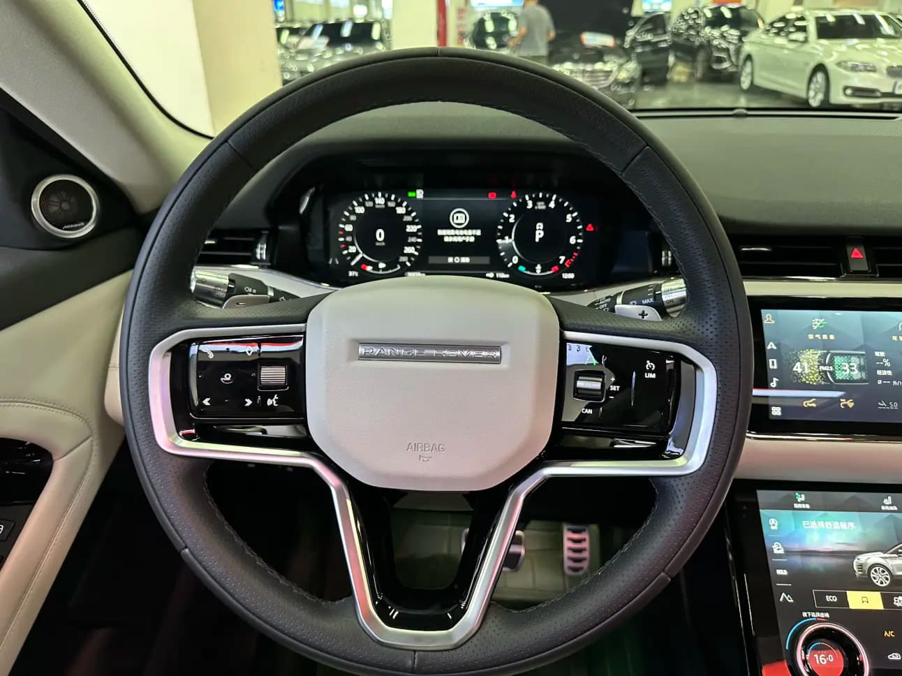 Land Rover Range Rover Evoque 2021 г. 52076 км. — фото 24