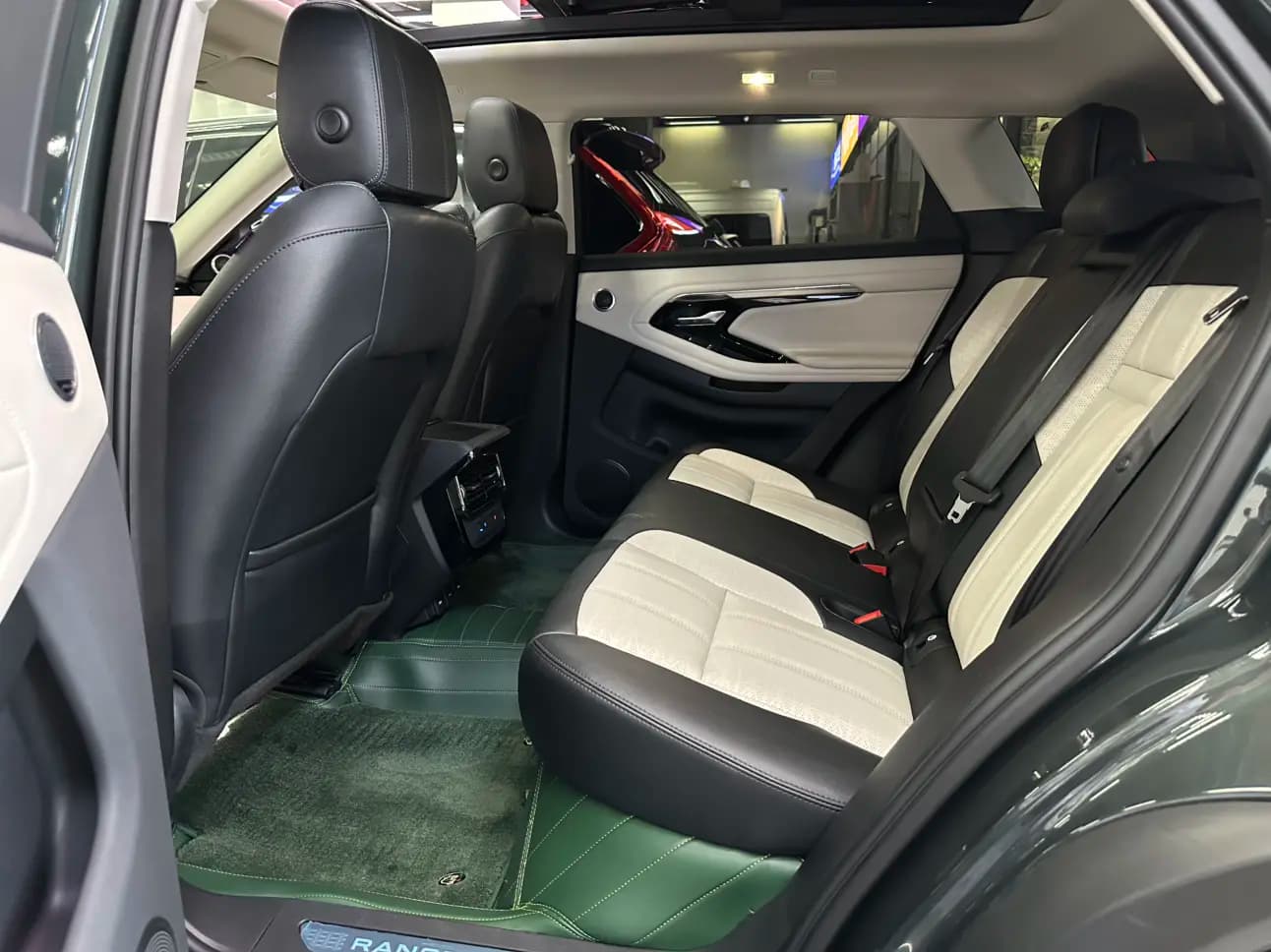 Land Rover Range Rover Evoque 2021 г. 52076 км. — фото 37
