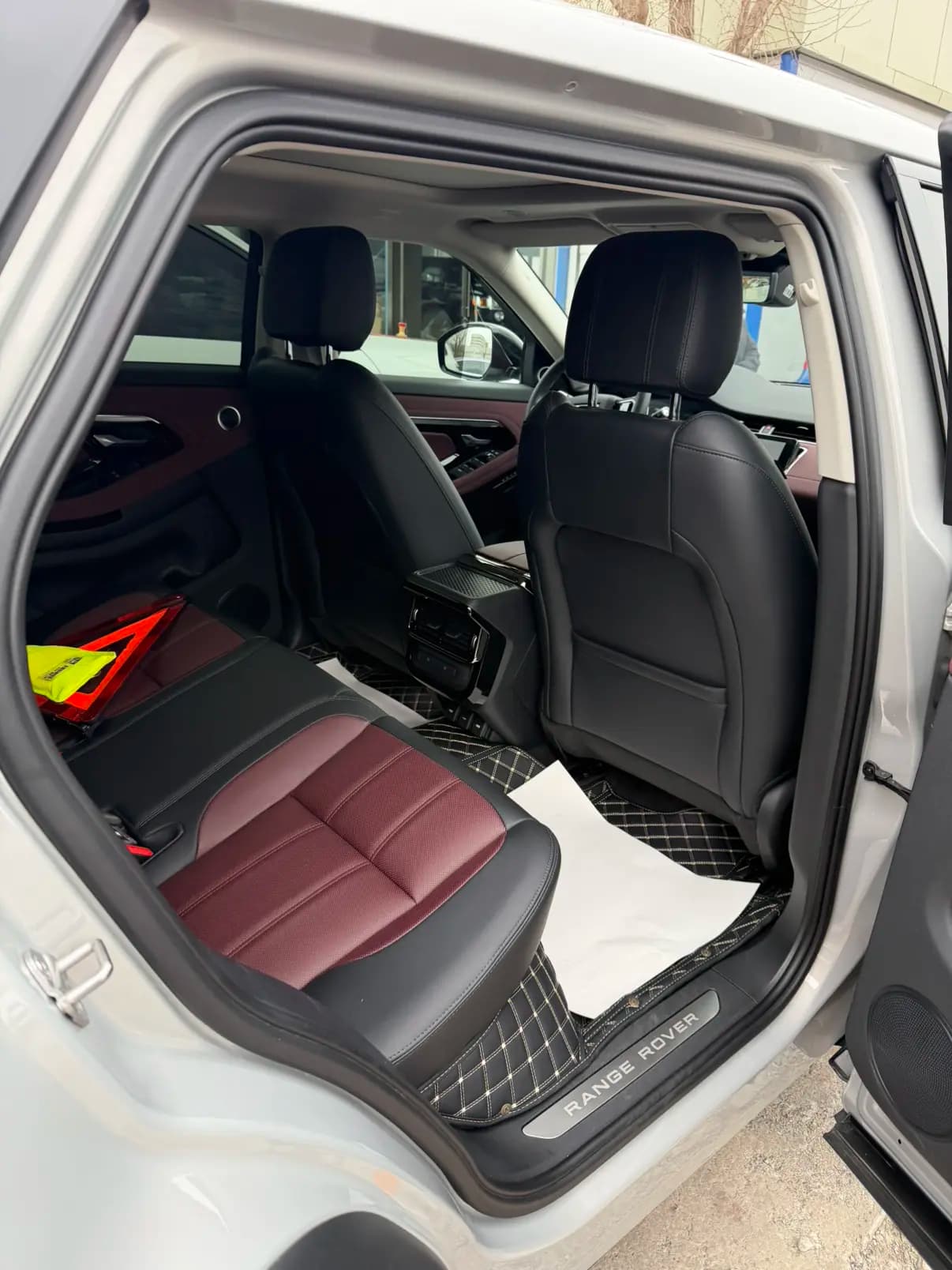 Land Rover Range Rover Evoque 2023 г. 20578 км. — фото 10