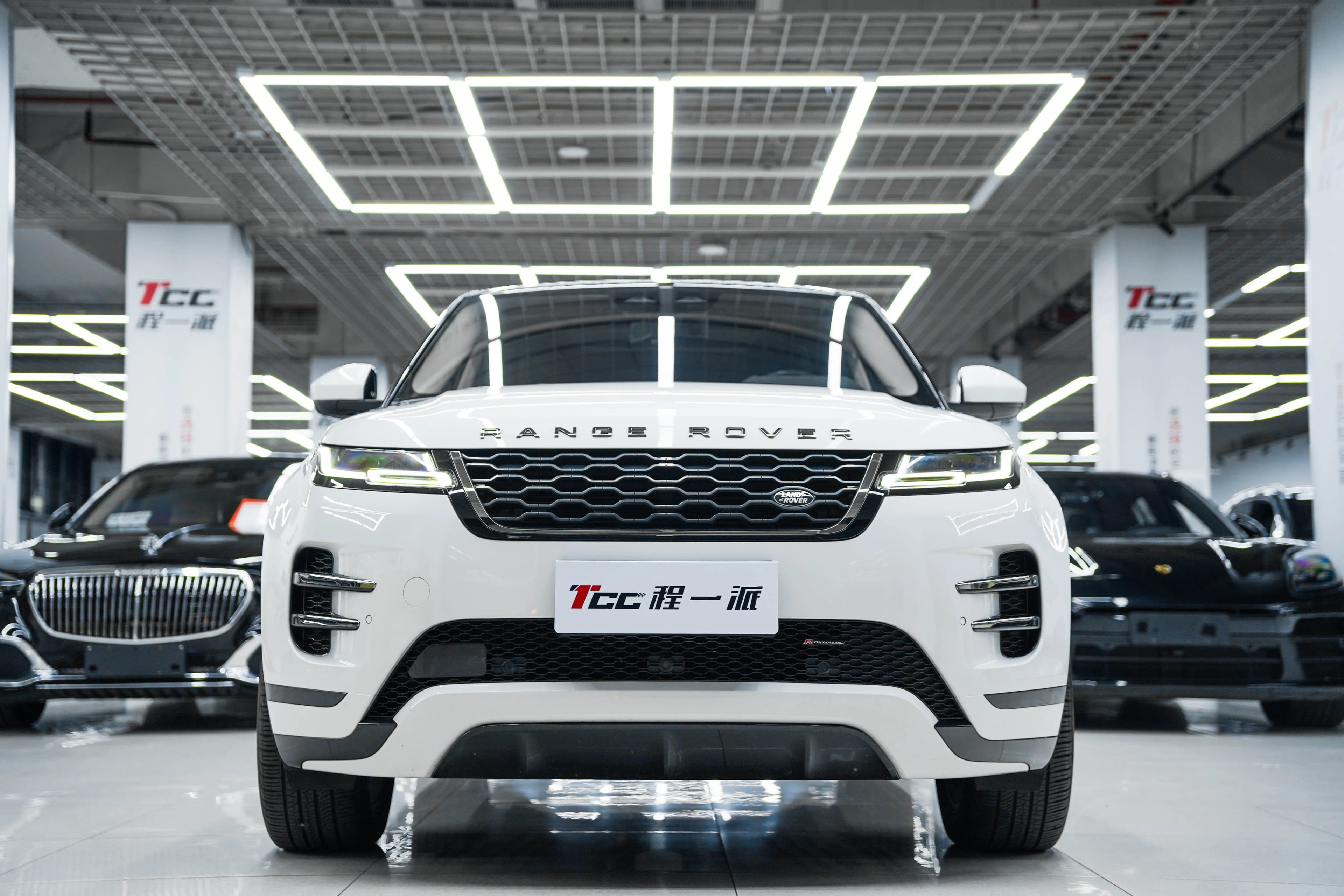 Land Rover Range Rover Evoque 2023 г. 49079 км. — фото 2