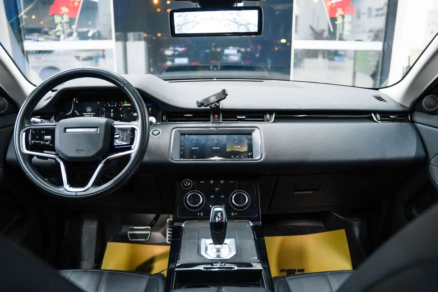 Land Rover Range Rover Evoque 2023 г. 49079 км. — фото 8