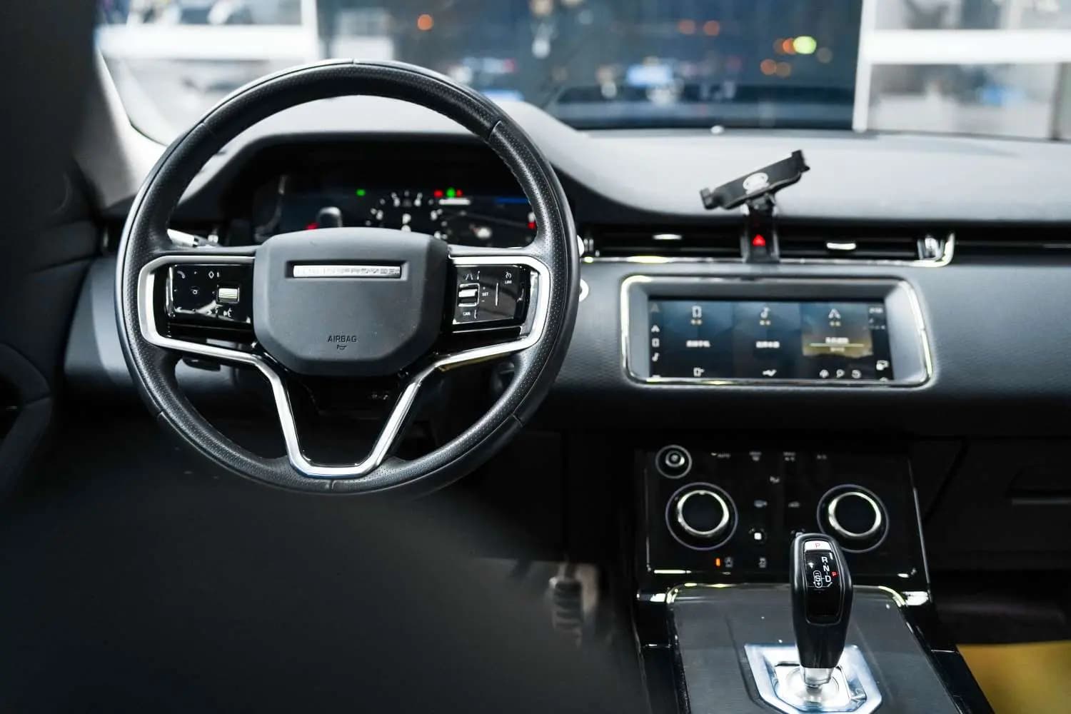 Land Rover Range Rover Evoque 2023 г. 49079 км. — фото 9