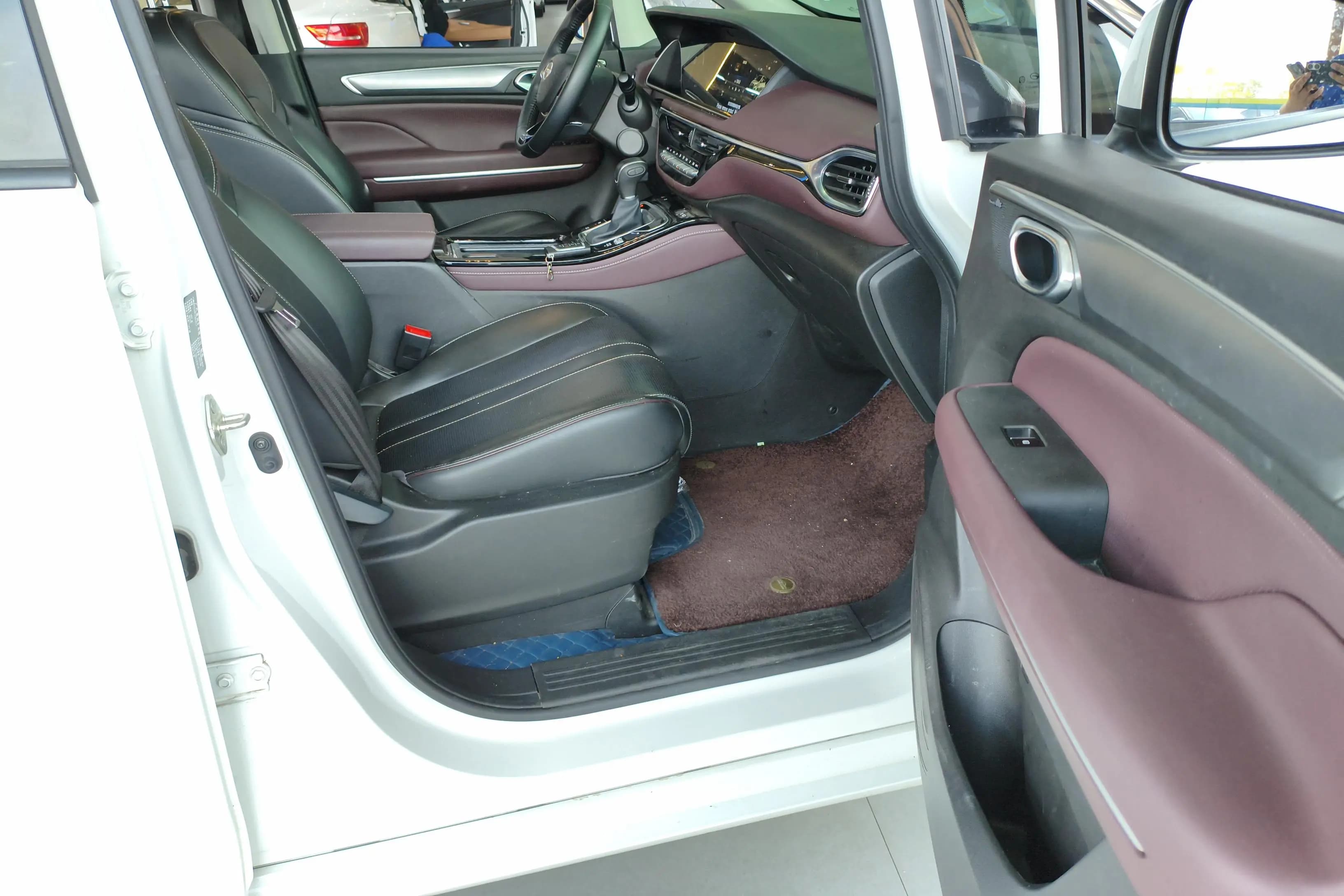 GAC Trumpchi M6 2024 г. 30700 км. — фото 11