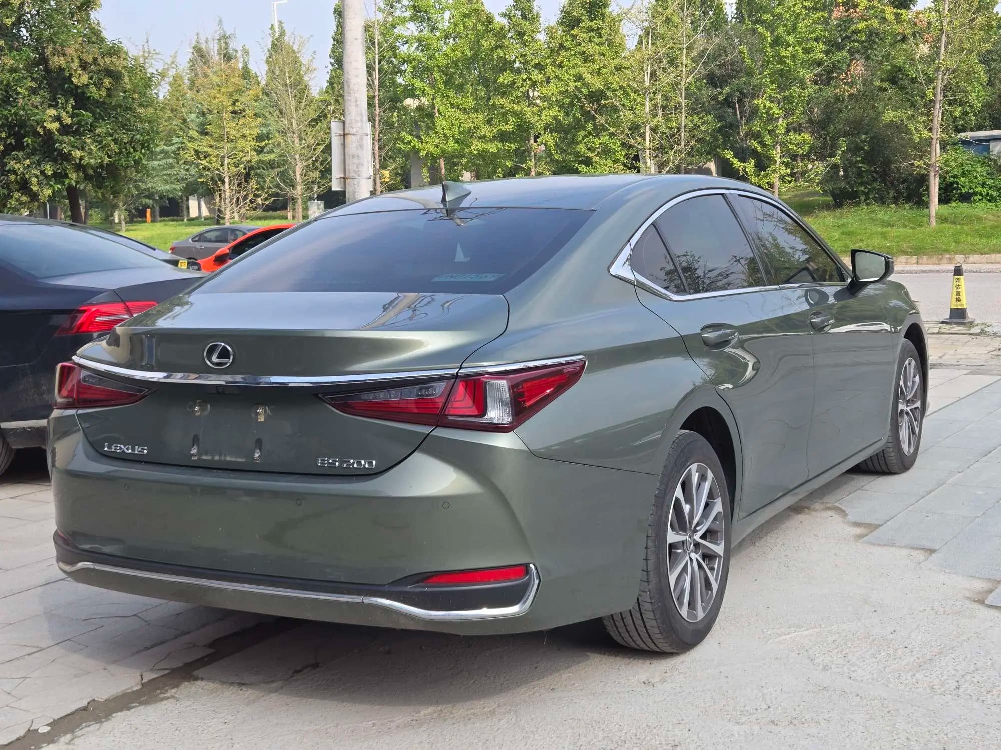 Lexus ES 2023 г. 12543 км. — фото 4