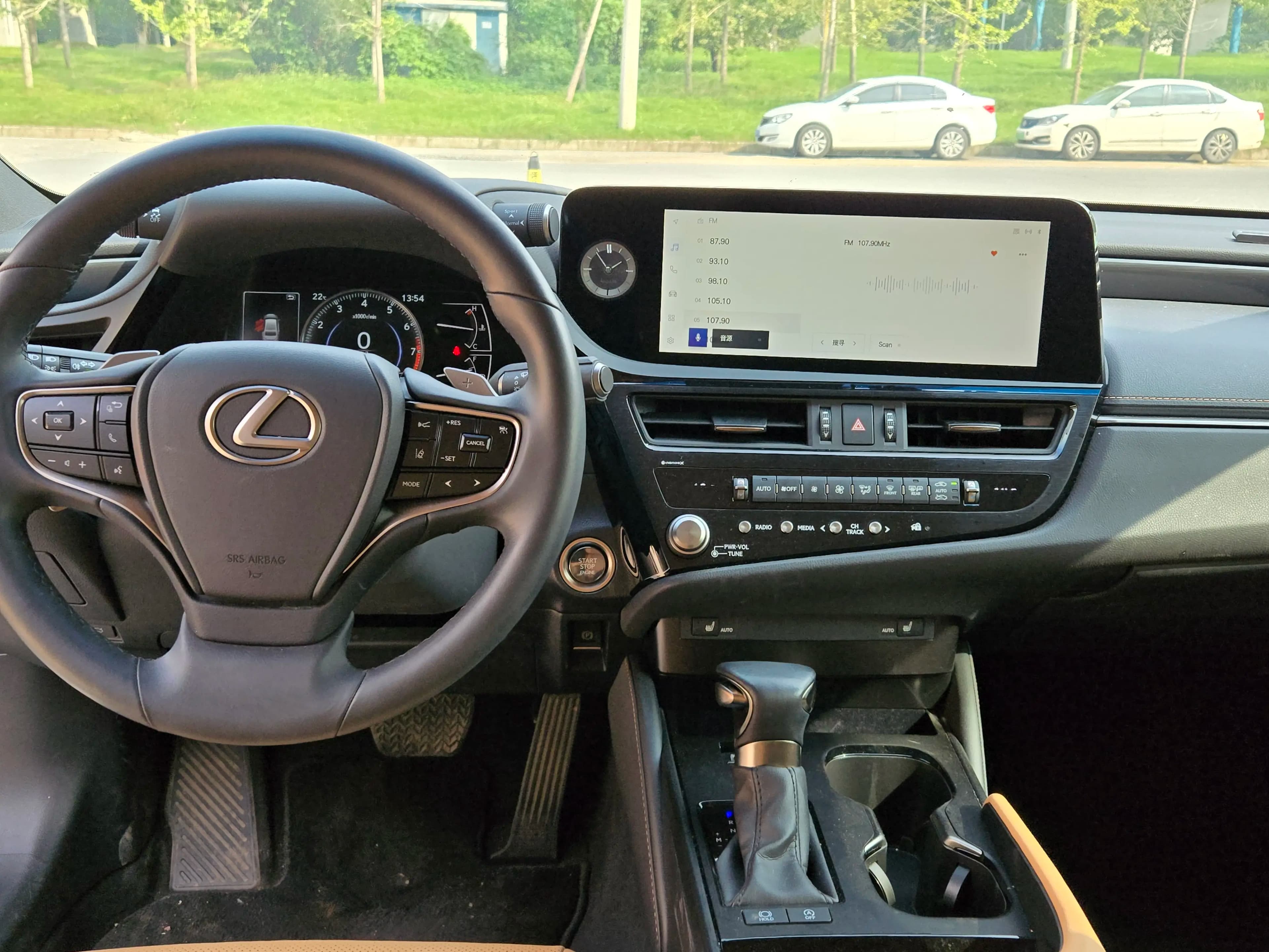 Lexus ES 2023 г. 12543 км. — фото 6