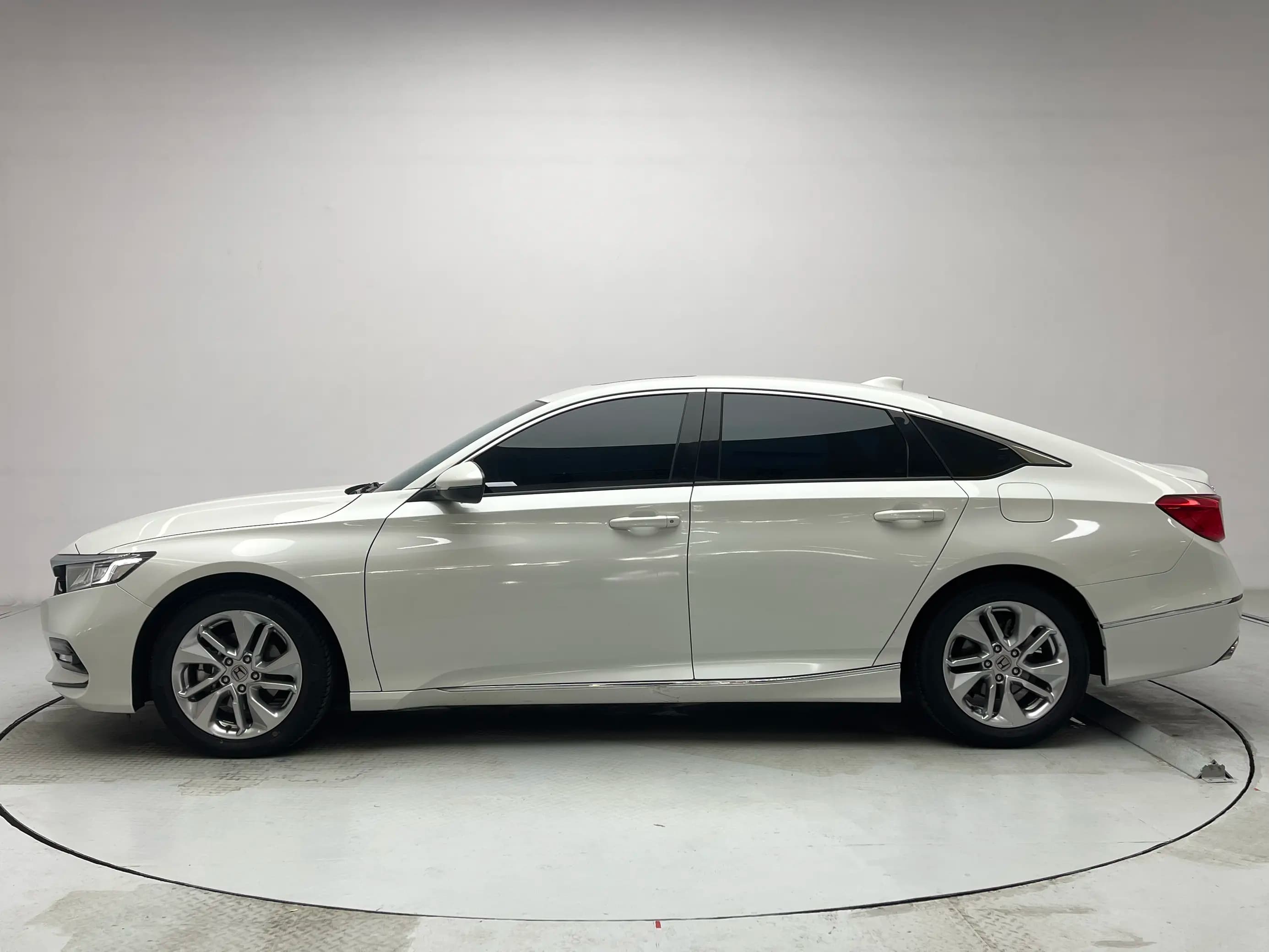 Honda Accord 2021 г. 106800 км. — фото 4