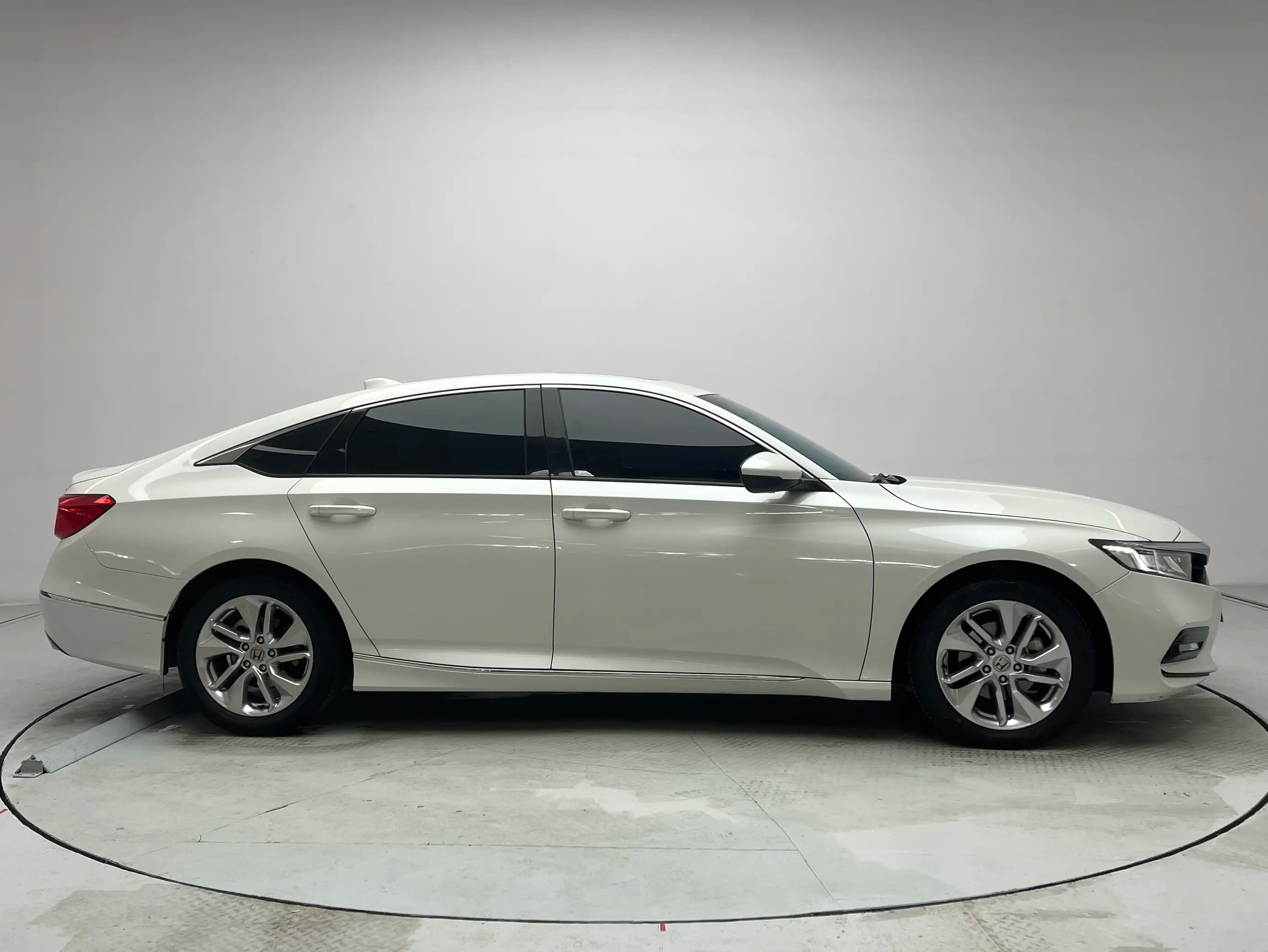 Honda Accord 2021 г. 106800 км. — фото 8