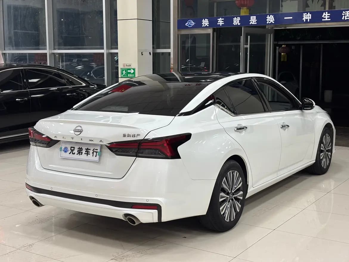 Nissan Altima 2023 г. 21747 км. — фото 4