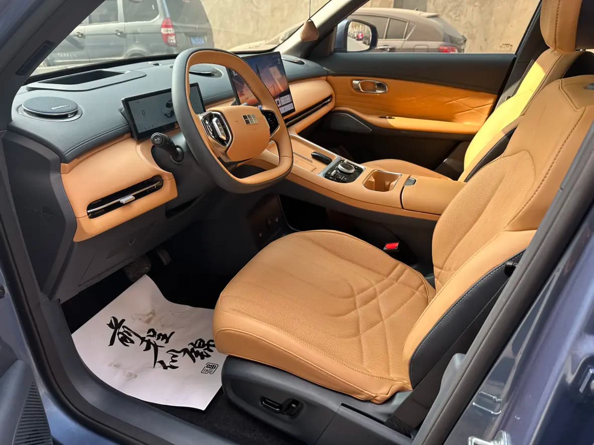 Geely Galaxy Starship 7 EM-i 2025 г. 5028 км. — фото 10