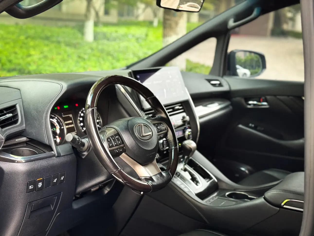 Lexus LM 2021 г. 26070 км. — фото 7