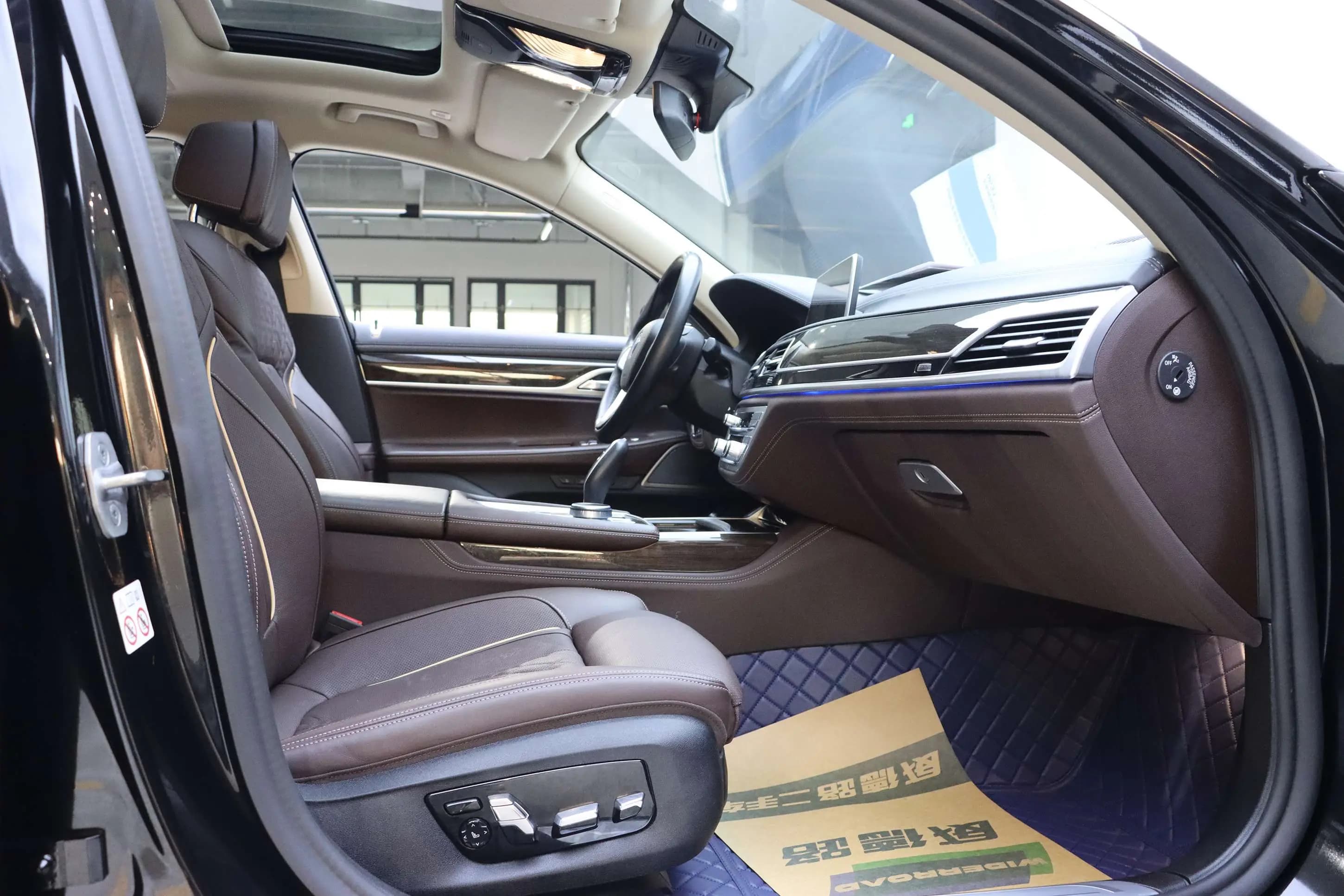 BMW 7 Series 2021 г. 61010 км. — фото 16
