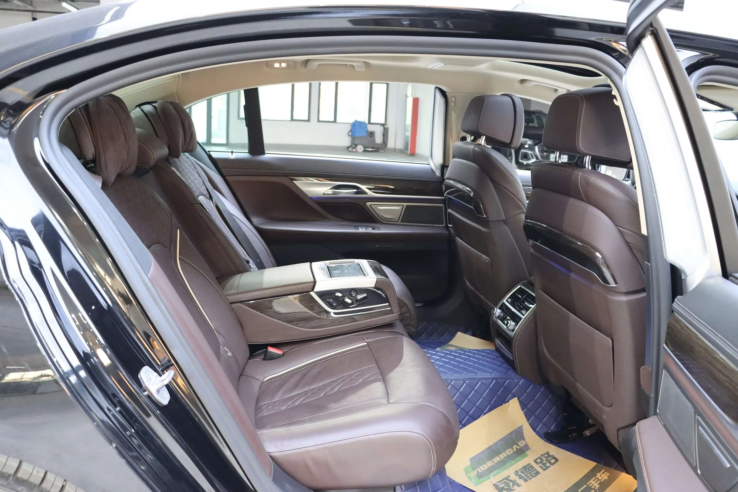 BMW 7 Series 2021 г. 61010 км. — фото 30