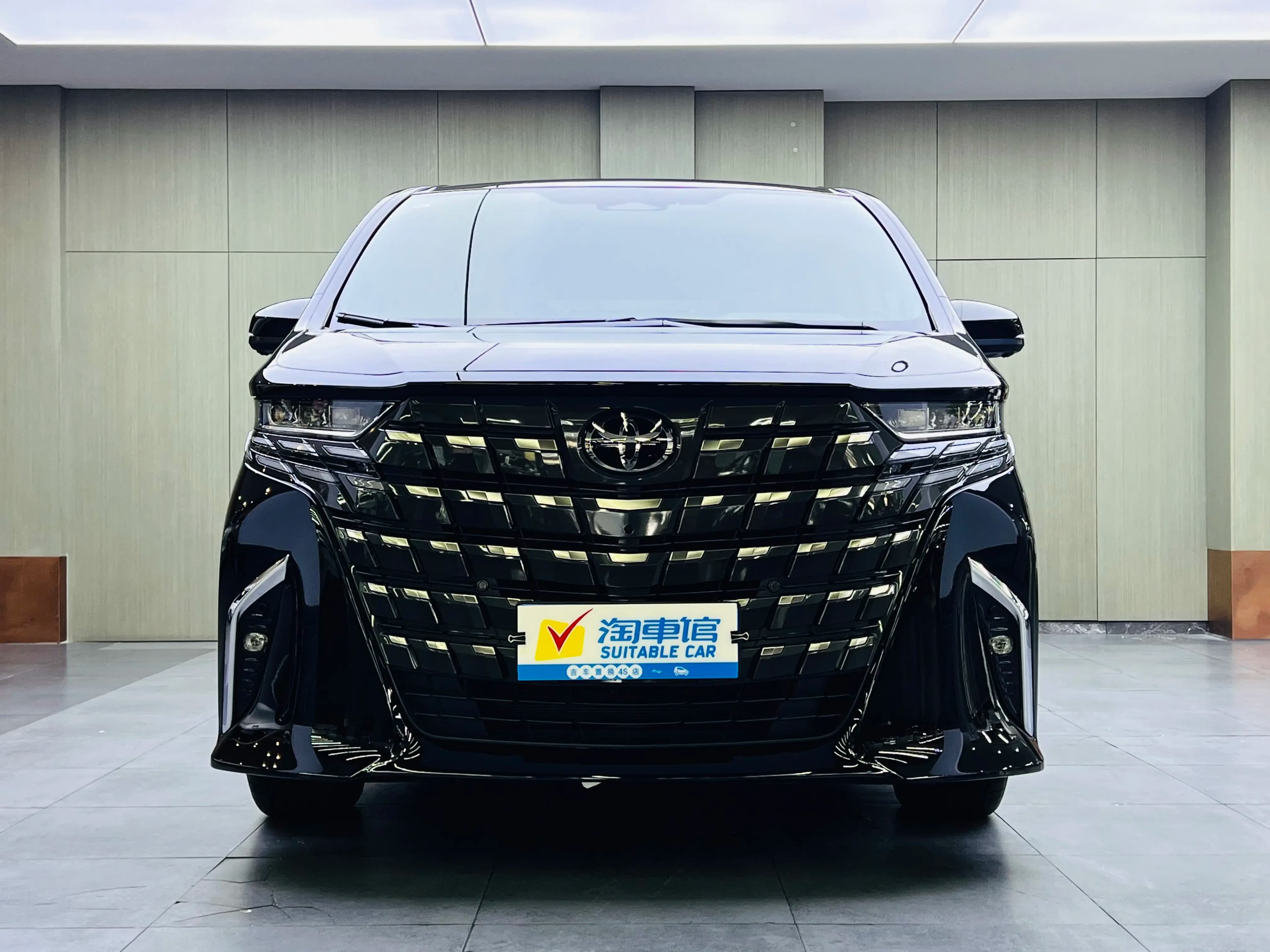 Toyota Alphard 2023 г. 19147 км. — фото 2