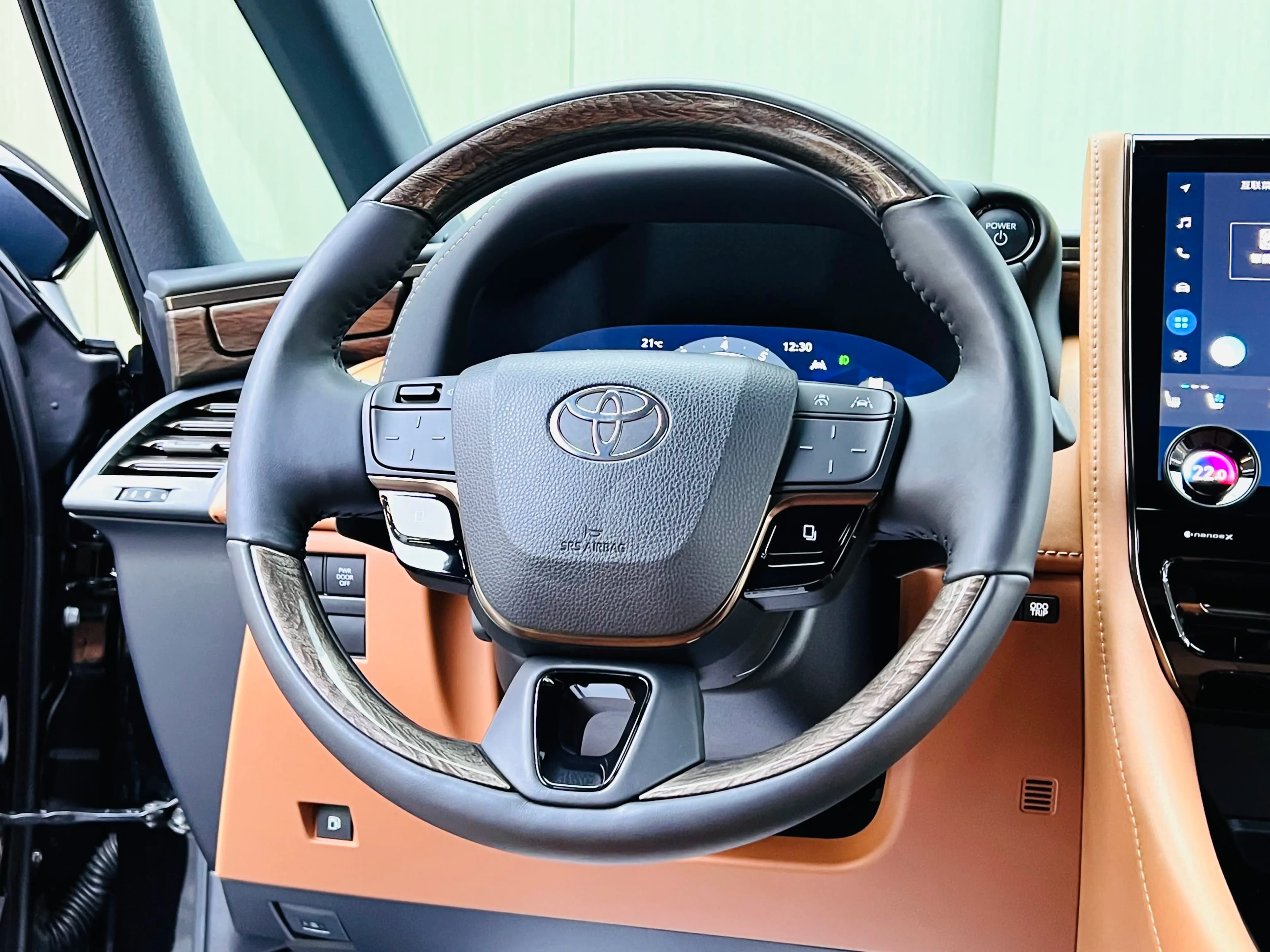 Toyota Alphard 2023 г. 19147 км. — фото 14