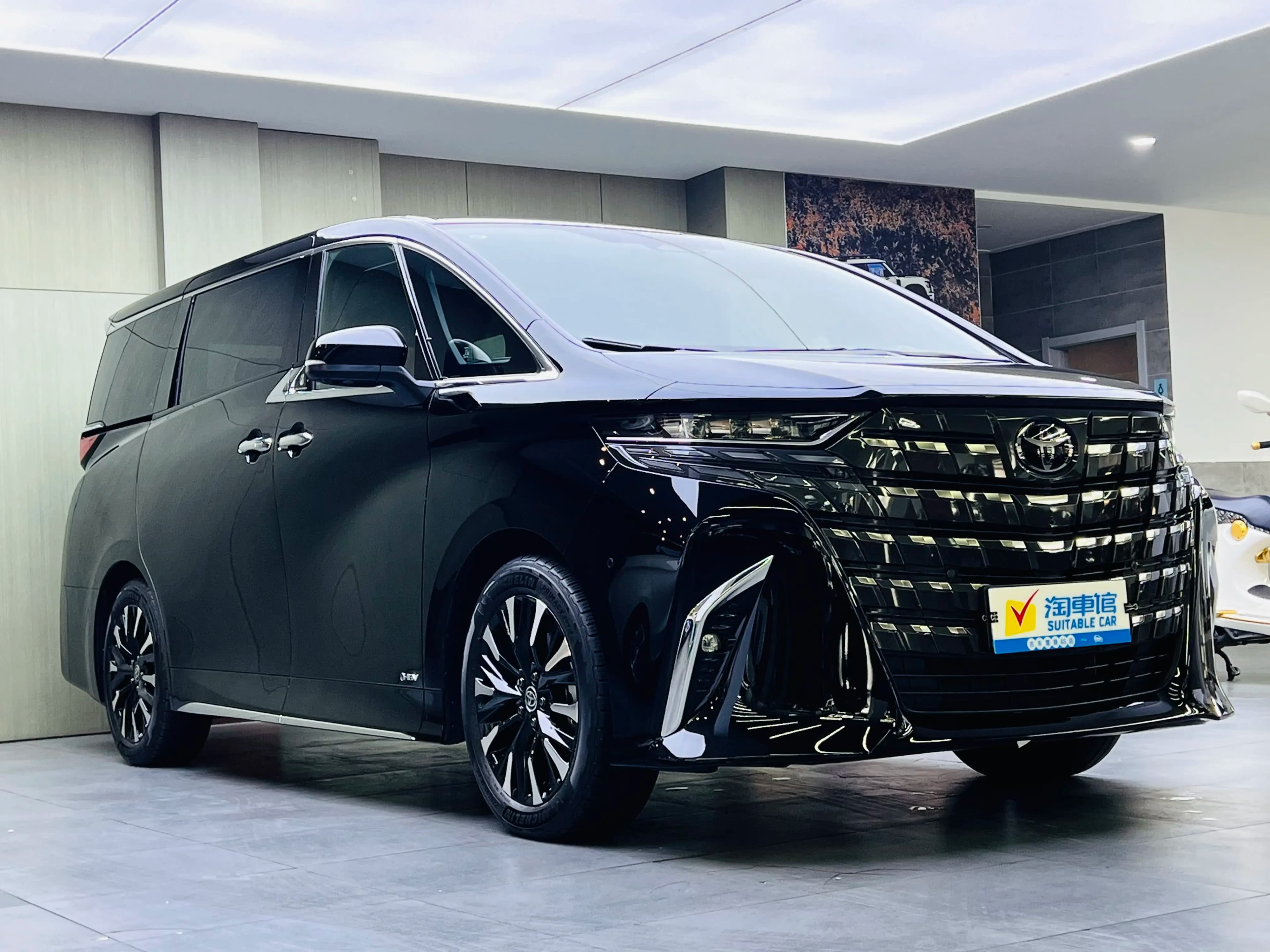 Toyota Alphard 2023 г. 19147 км. — фото 3