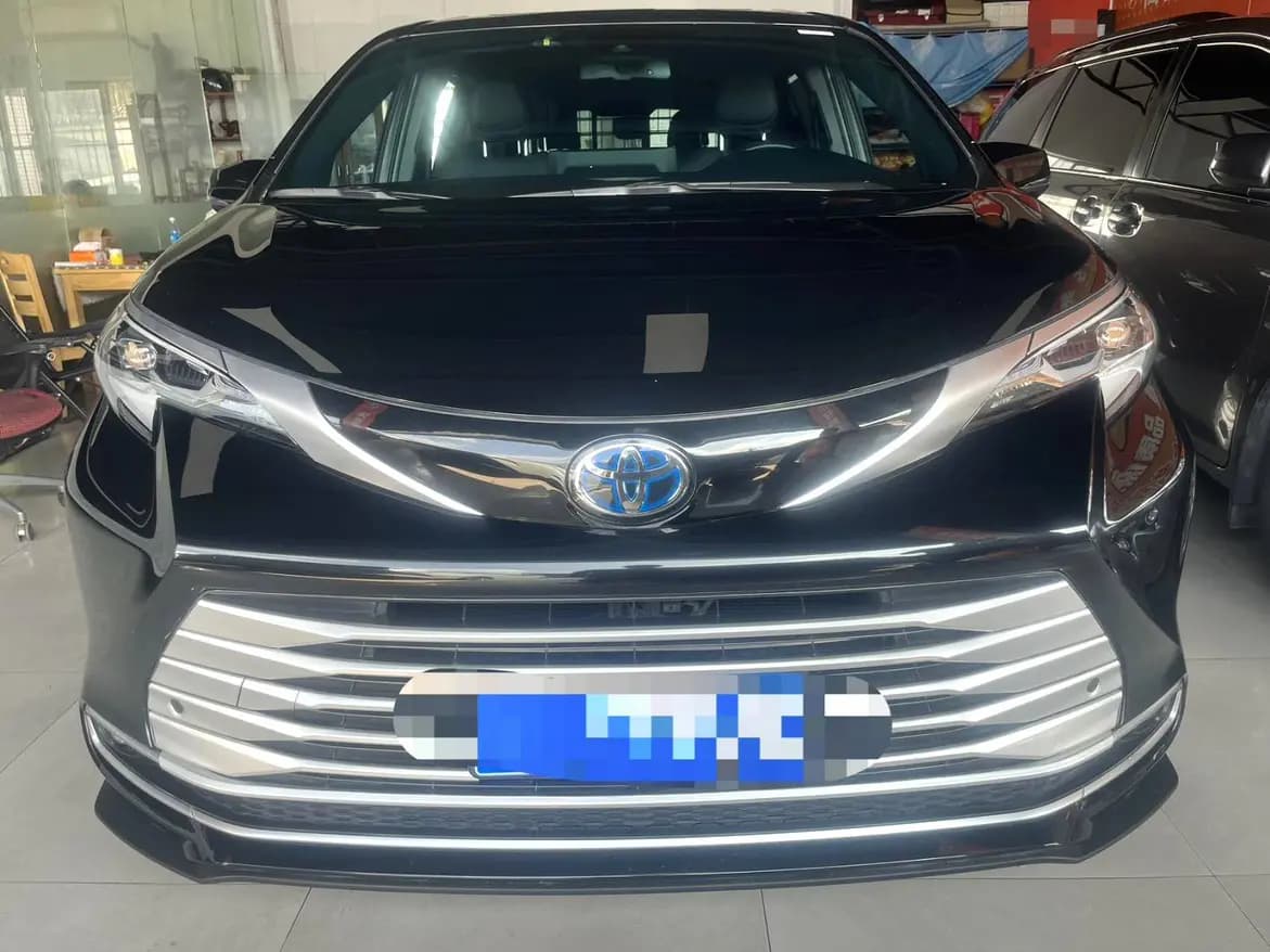 Toyota Sienna 2022 г. 49045 км. — фото 2