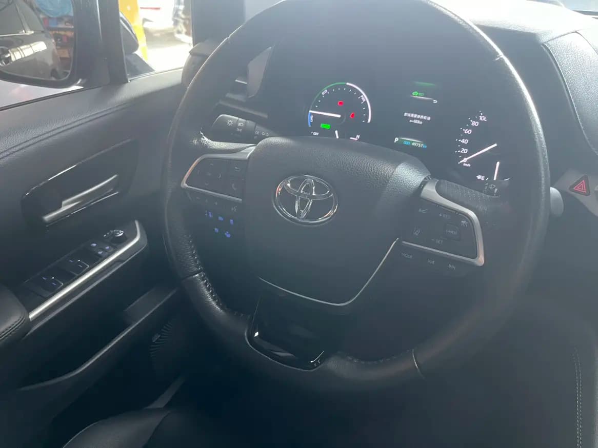Toyota Sienna 2022 г. 49045 км. — фото 16