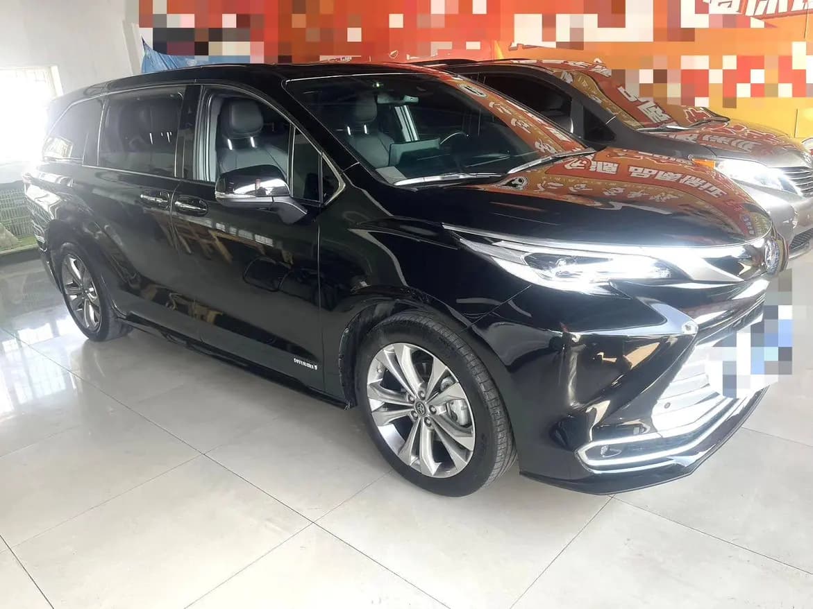 Toyota Sienna 2022 г. 49045 км. — фото 3