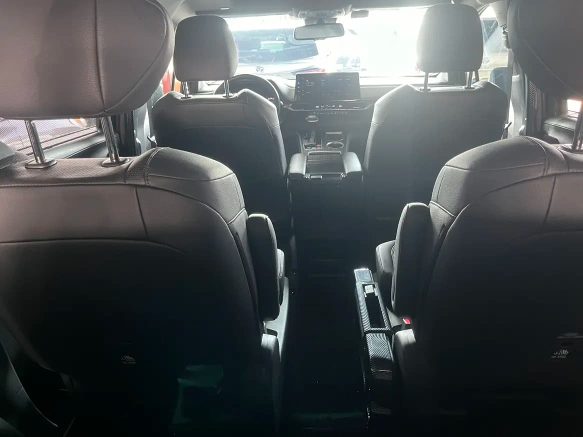 Toyota Sienna 2022 г. 49045 км. — фото 27