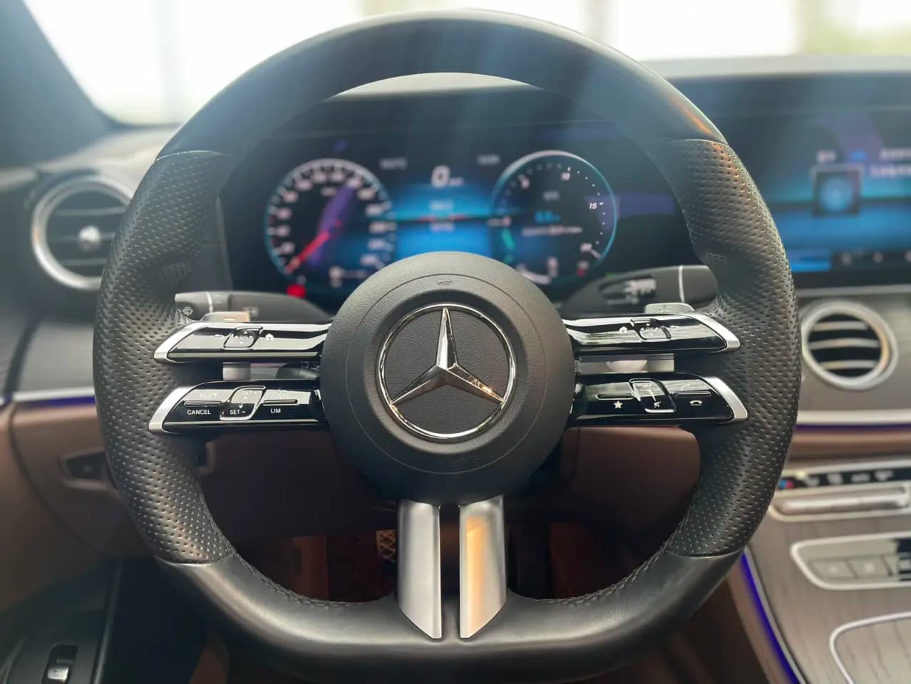 Mercedes-Benz E-Class 2022 г. 50129 км. — фото 19