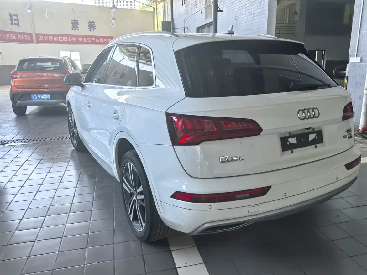 Audi Q5L 2021 г. 56442 км. — фото 5