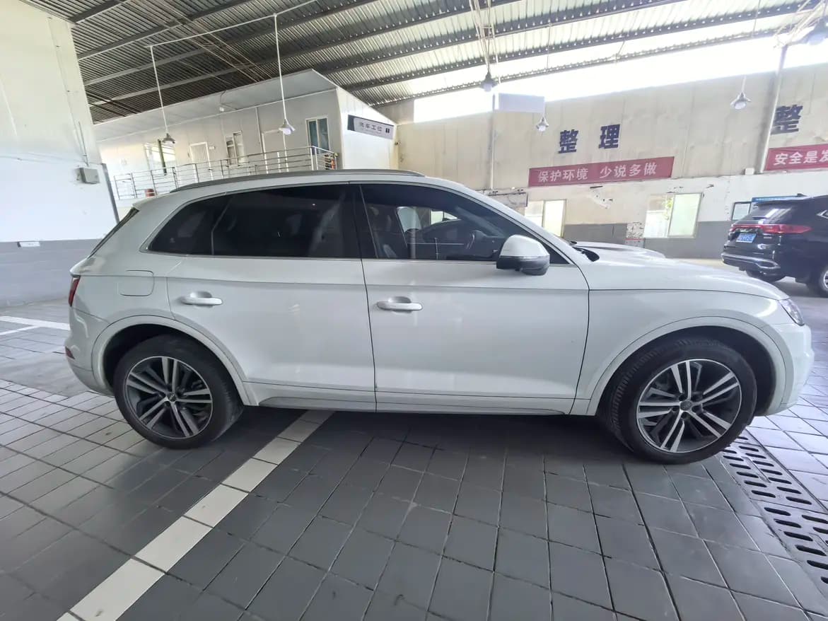 Audi Q5L 2021 г. 56442 км. — фото 7