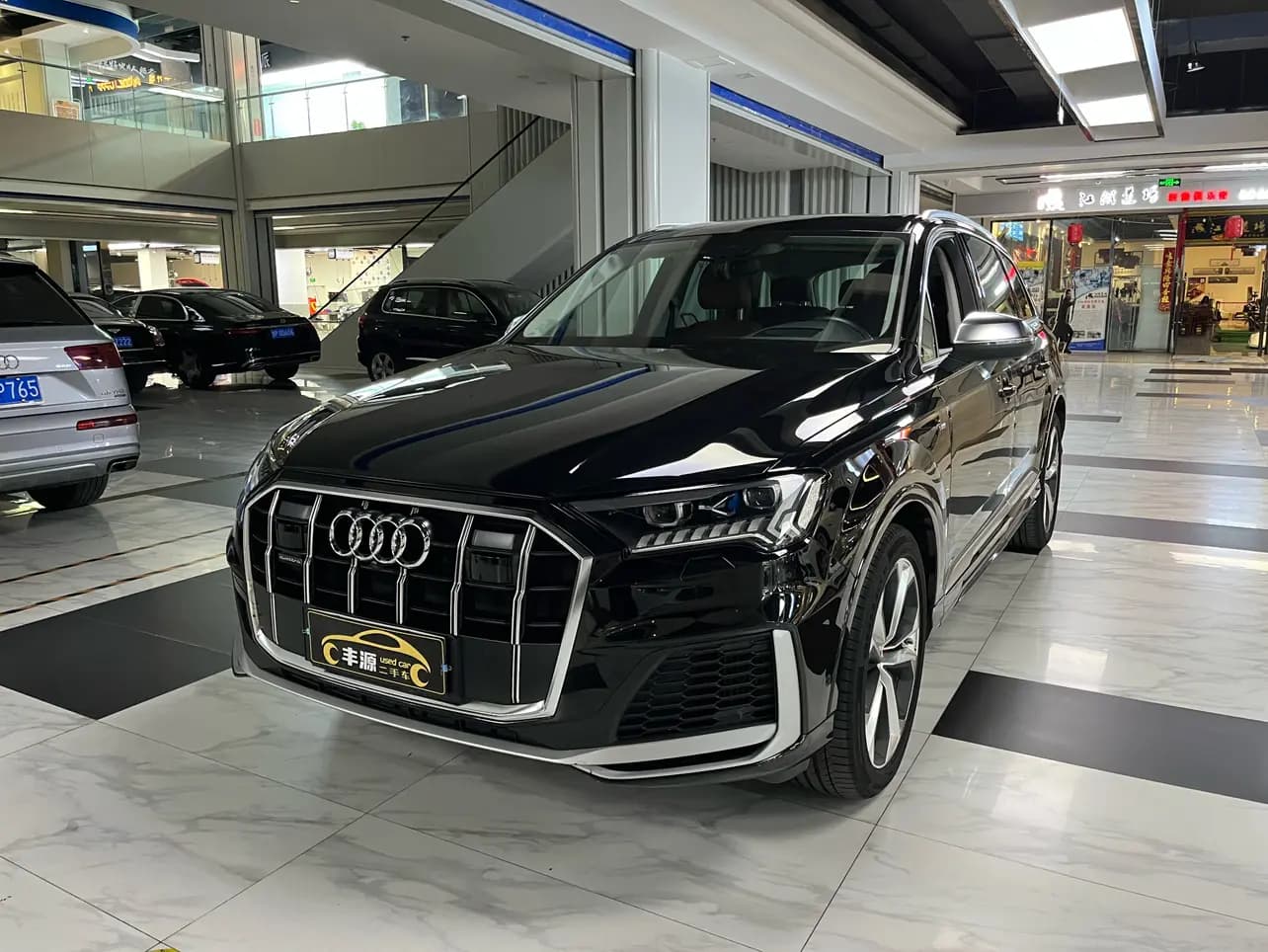 Audi Q7 2024 г. 83739 км.