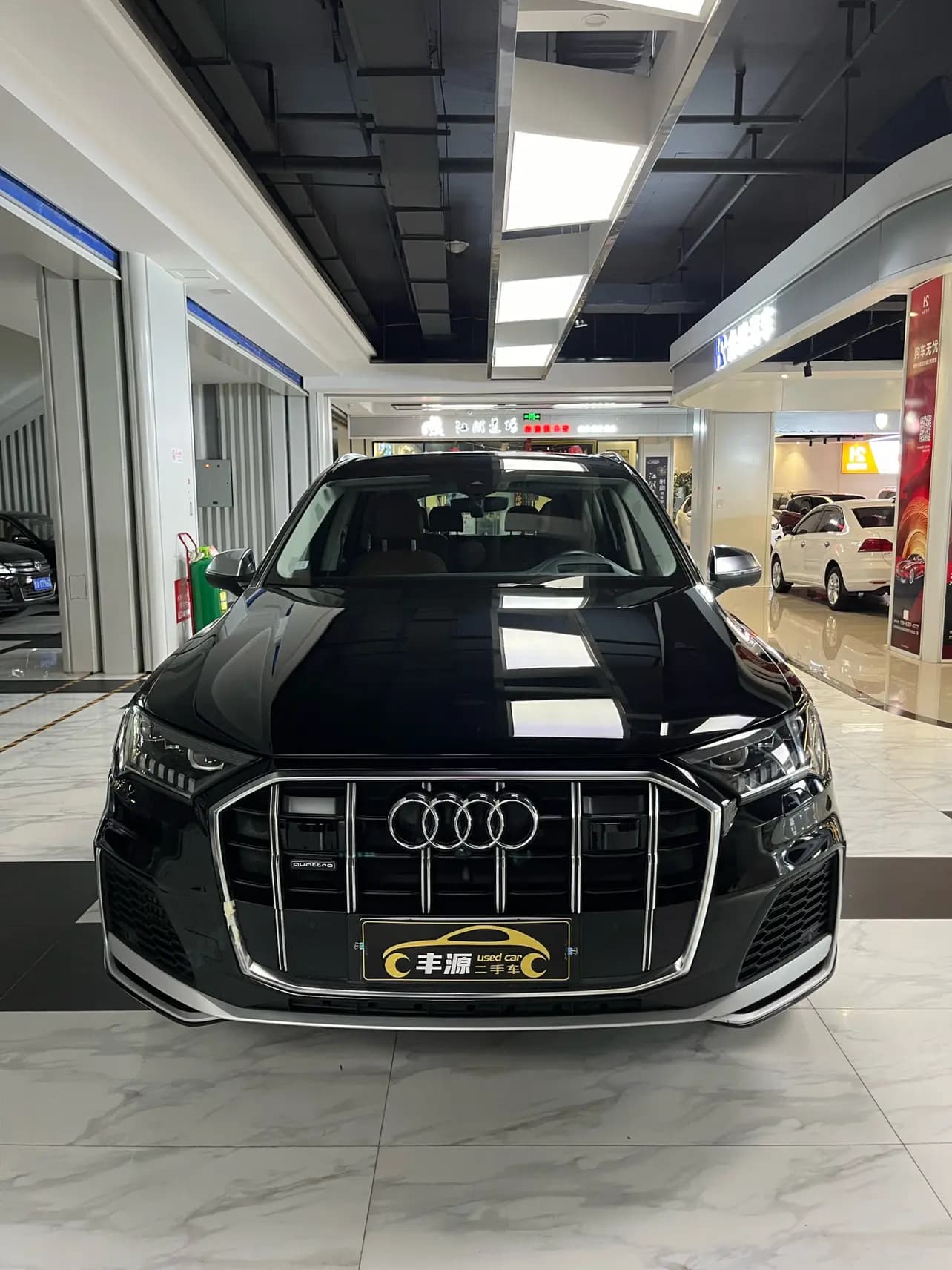 Audi Q7 2024 г. 83739 км. — фото 2