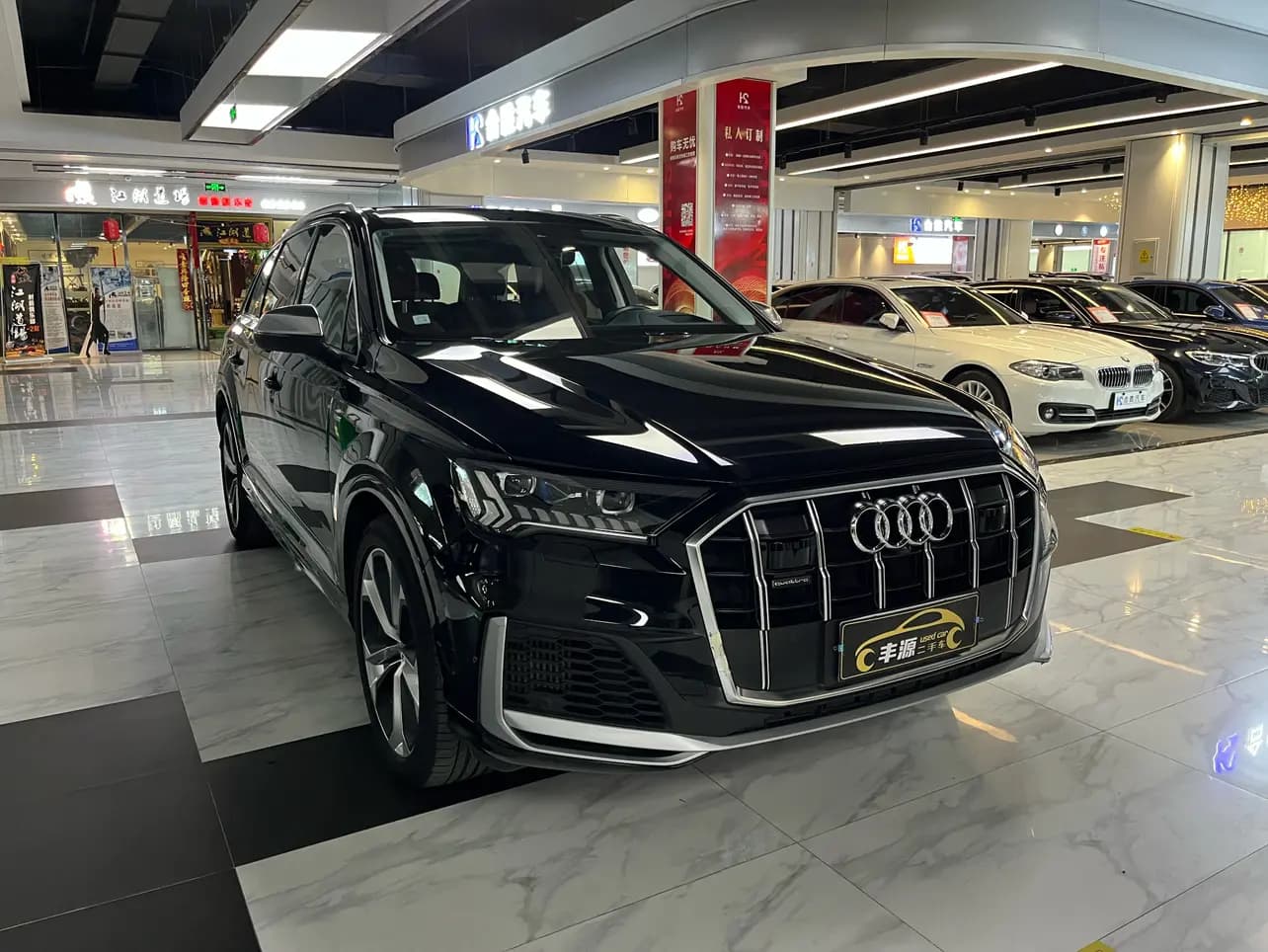 Audi Q7 2024 г. 83739 км. — фото 3