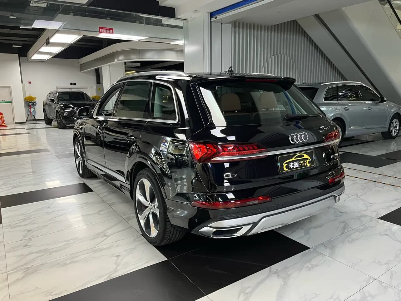 Audi Q7 2024 г. 83739 км. — фото 5