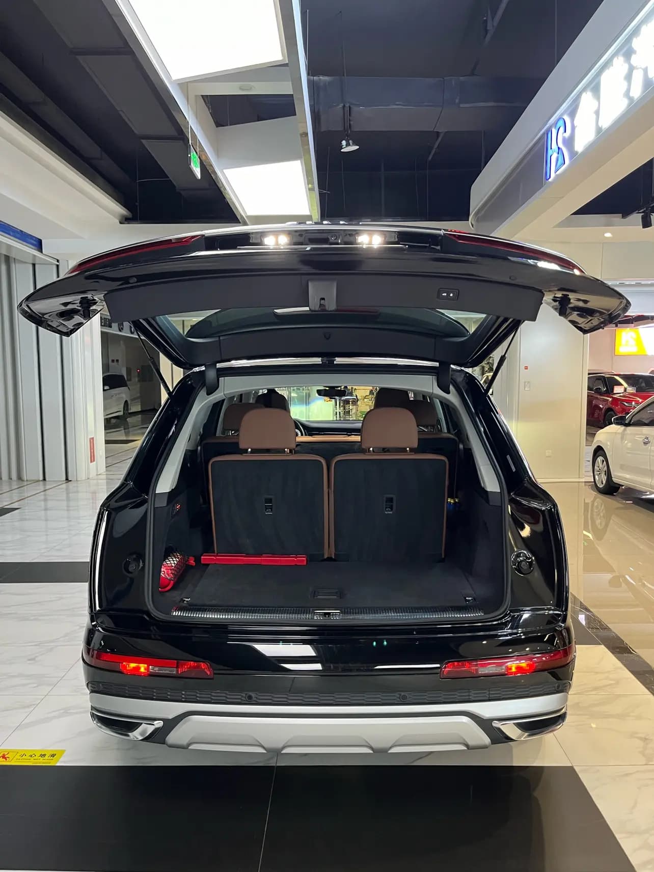 Audi Q7 2024 г. 83739 км. — фото 6