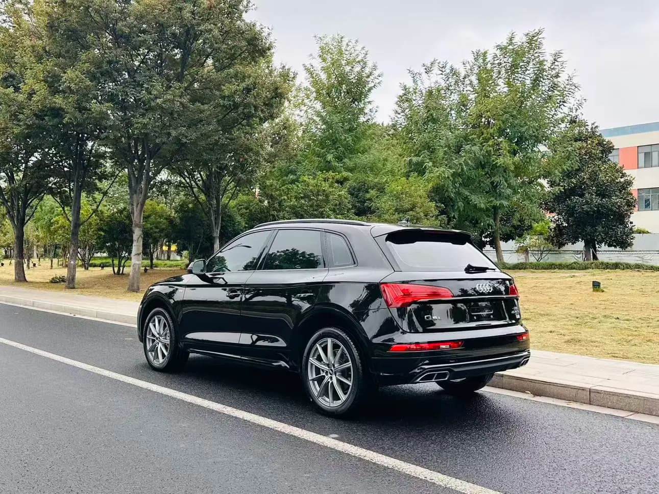 Audi Q5L 2023 г. 30069 км. — фото 4
