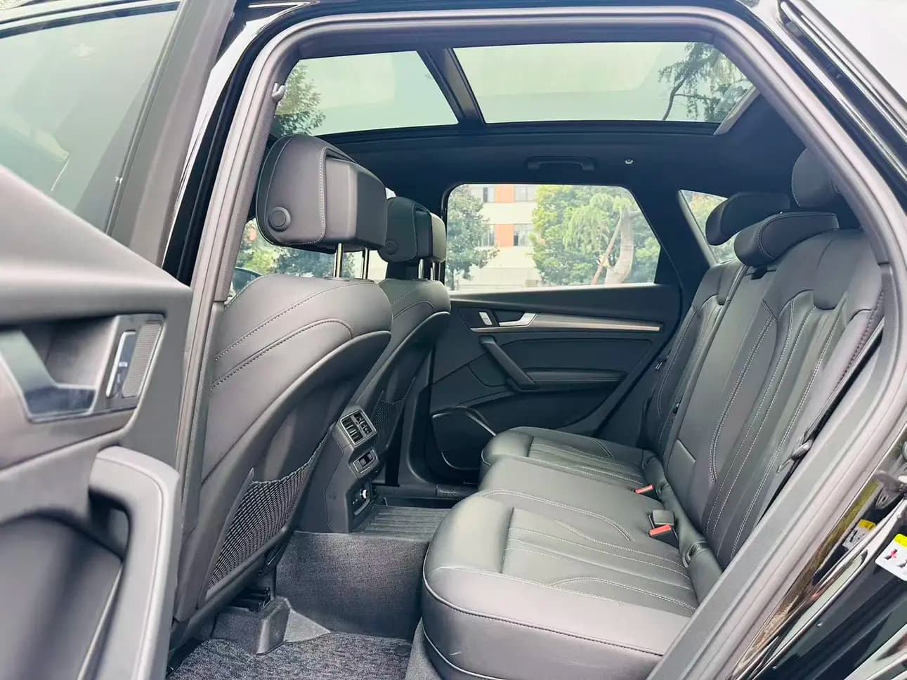 Audi Q5L 2023 г. 30069 км. — фото 9