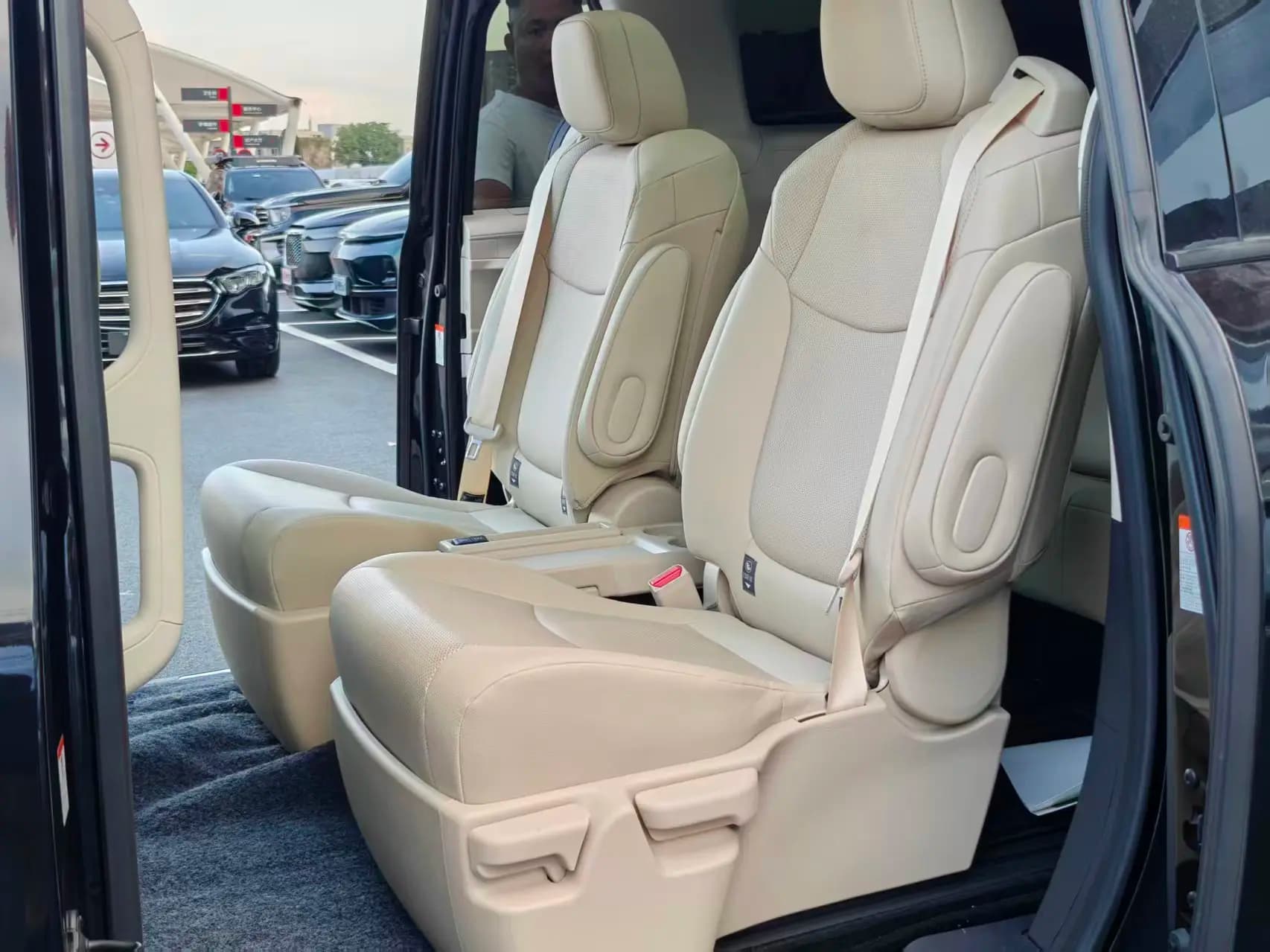 Toyota Granvia 2024 г. 27071 км. — фото 14
