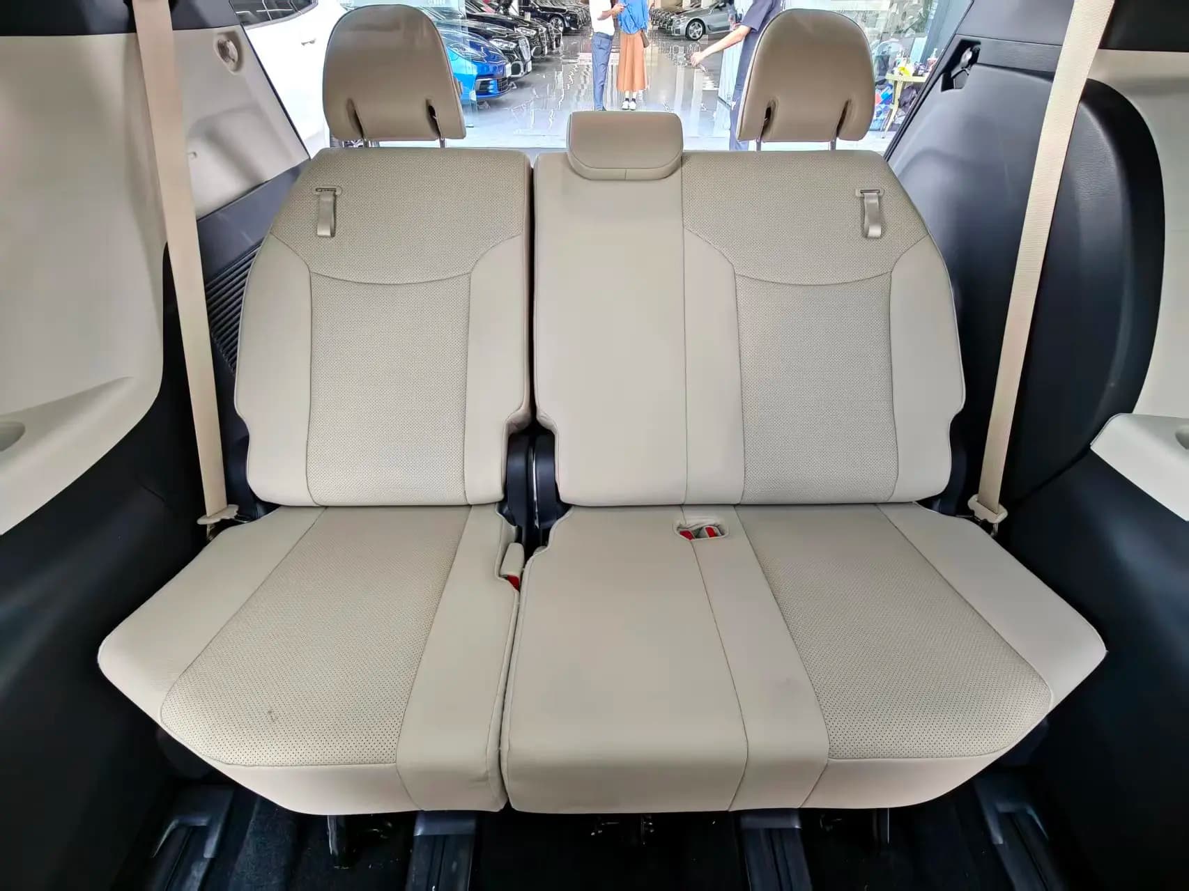 Toyota Granvia 2024 г. 27071 км. — фото 15