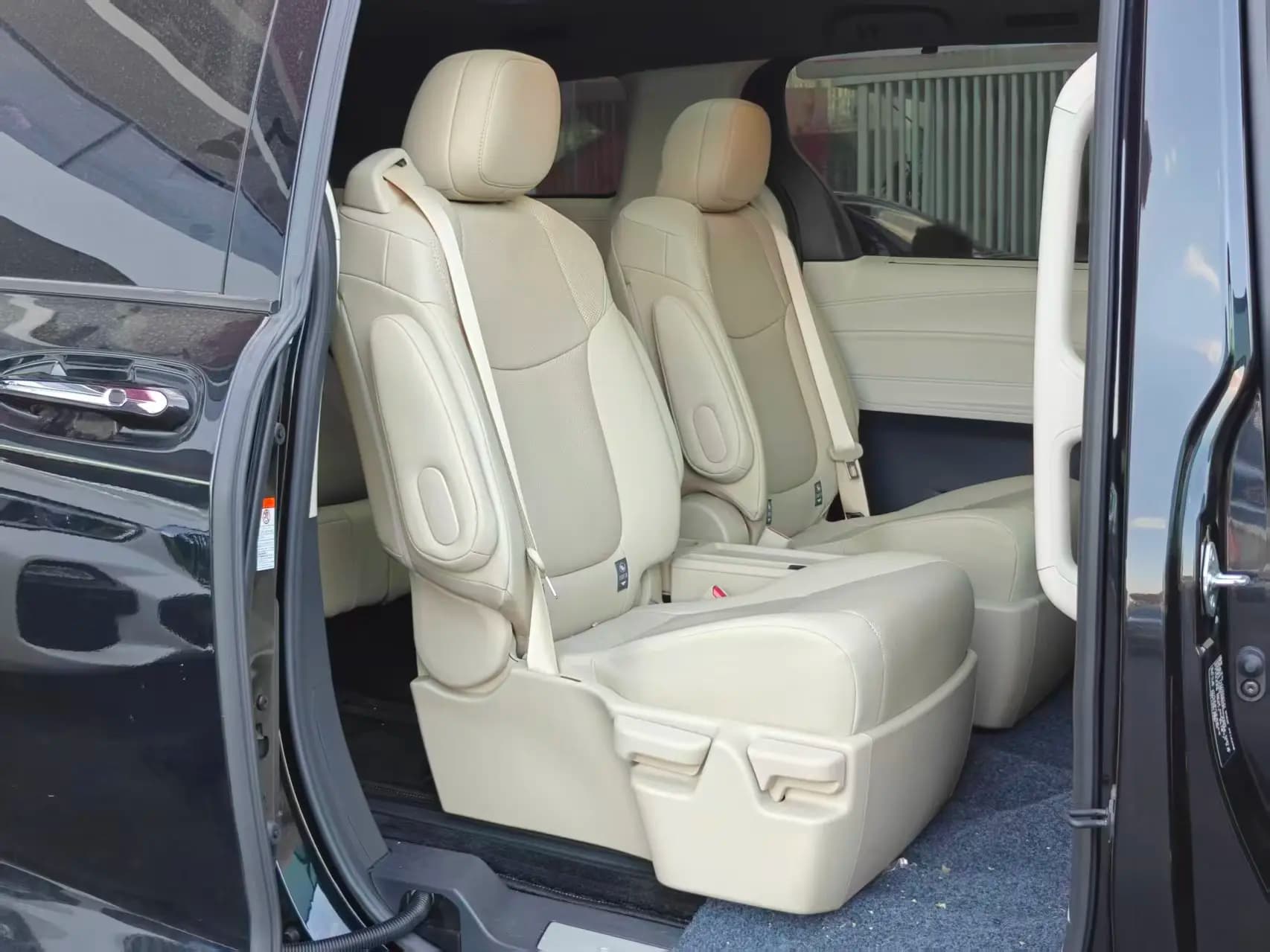 Toyota Granvia 2024 г. 27071 км. — фото 17