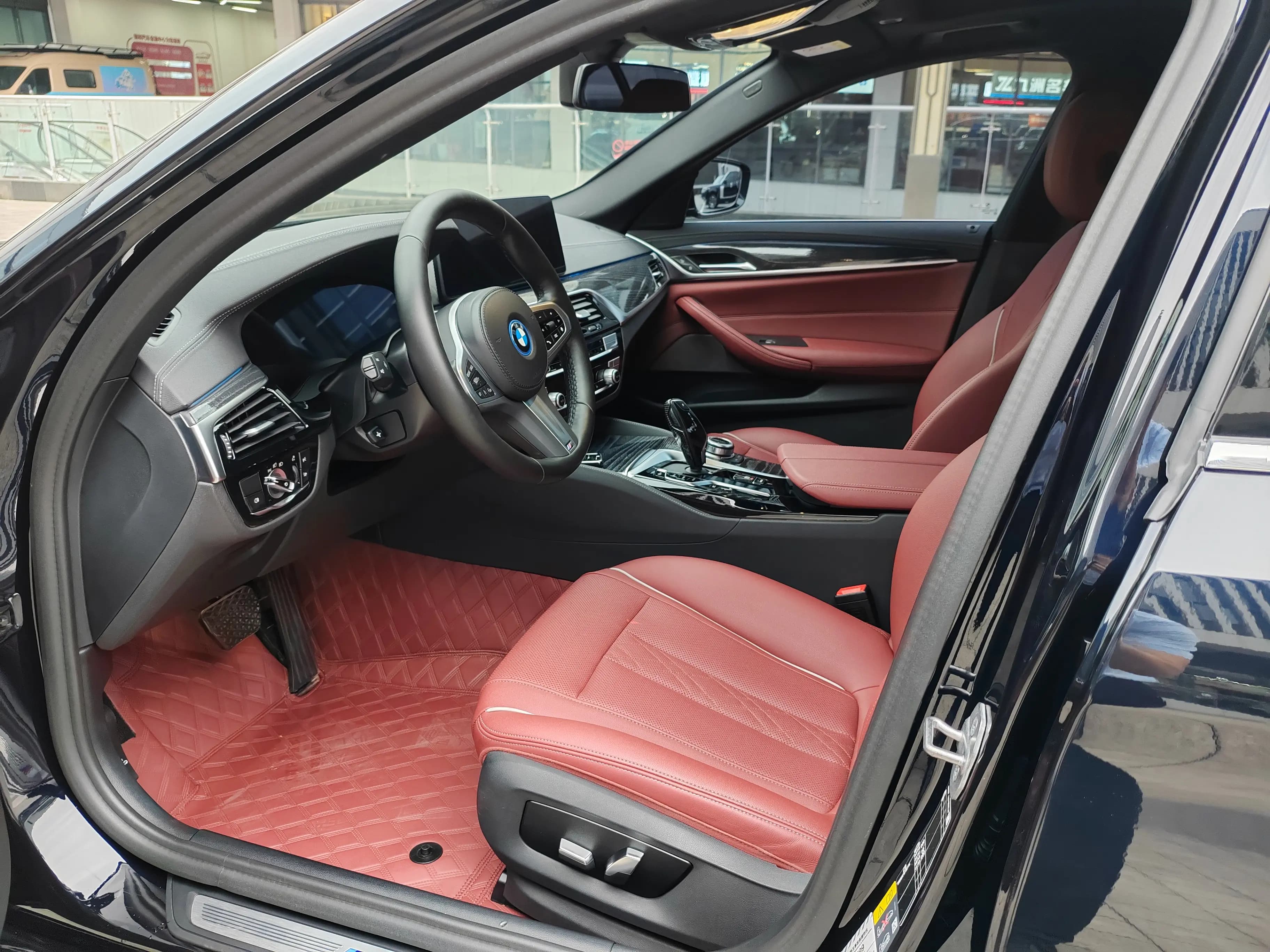 BMW 5 Series PHEV 2022 г. 63114 км. — фото 14