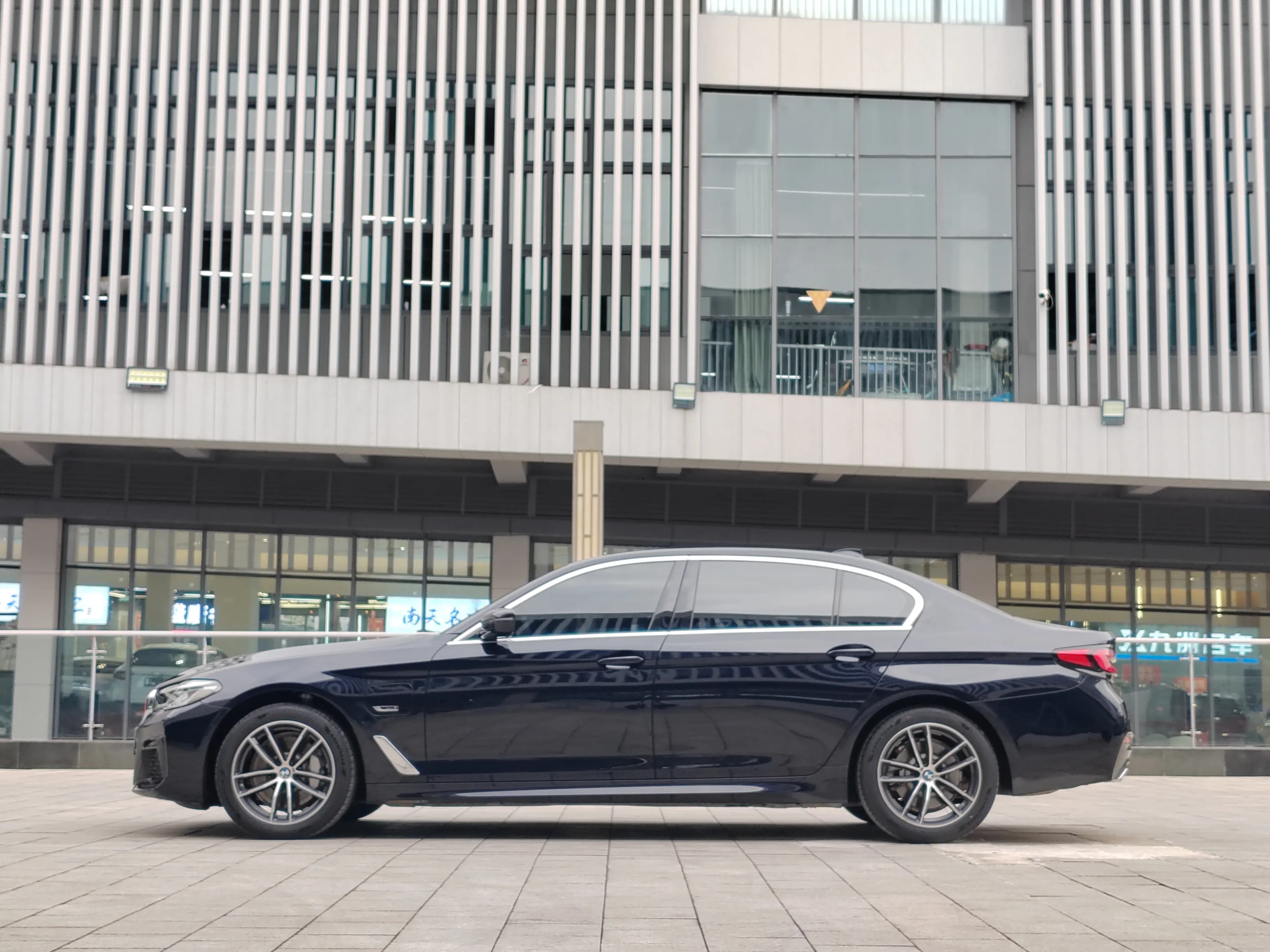 BMW 5 Series PHEV 2022 г. 63114 км. — фото 4