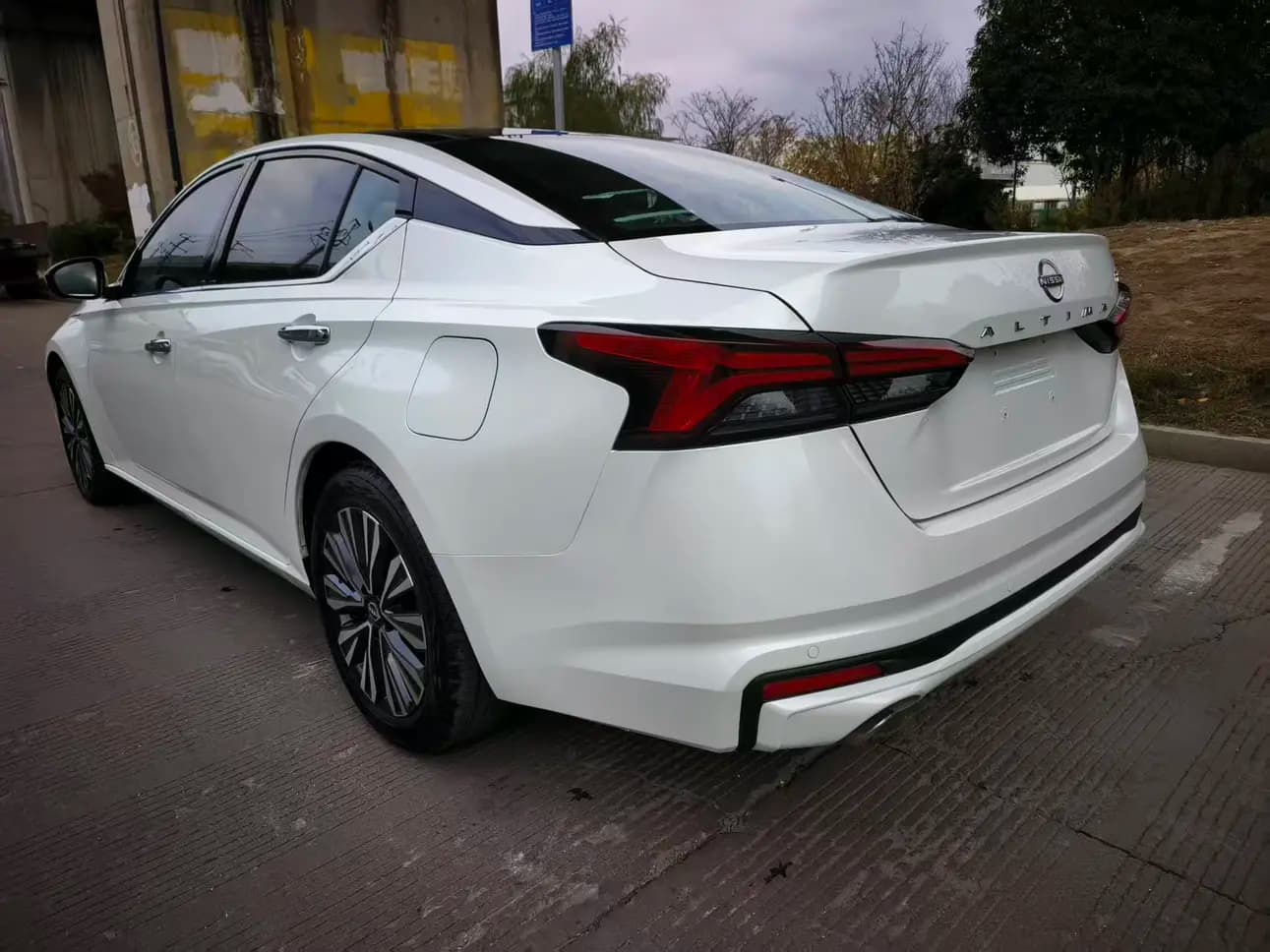Nissan Altima 2023 г. 40056 км. — фото 4