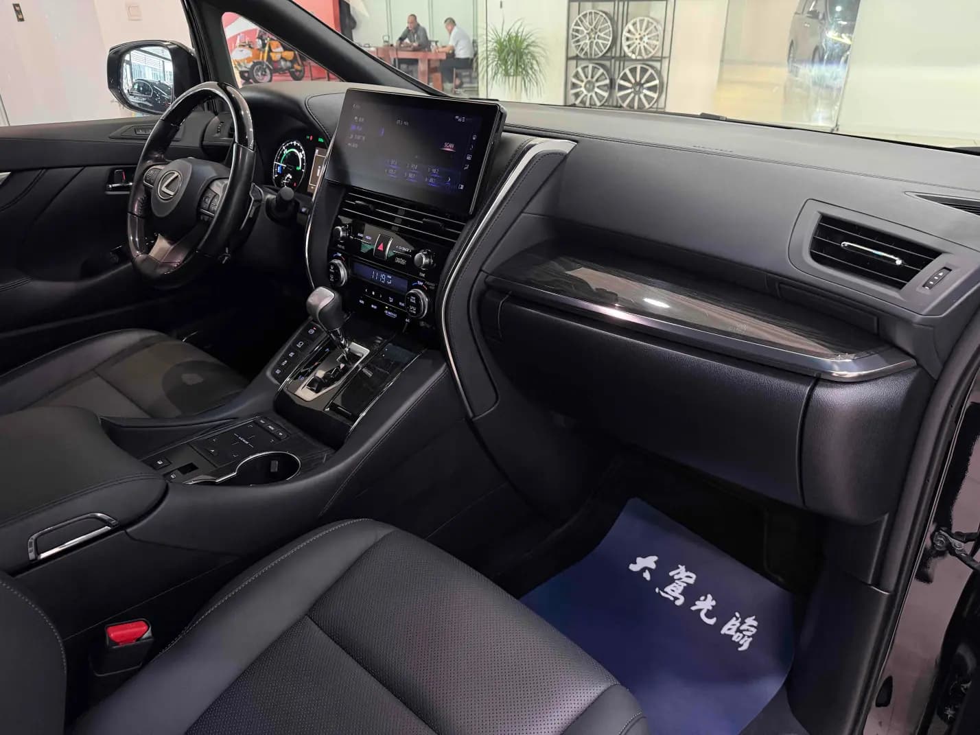 Lexus LM 2022 г. 40073 км. — фото 16