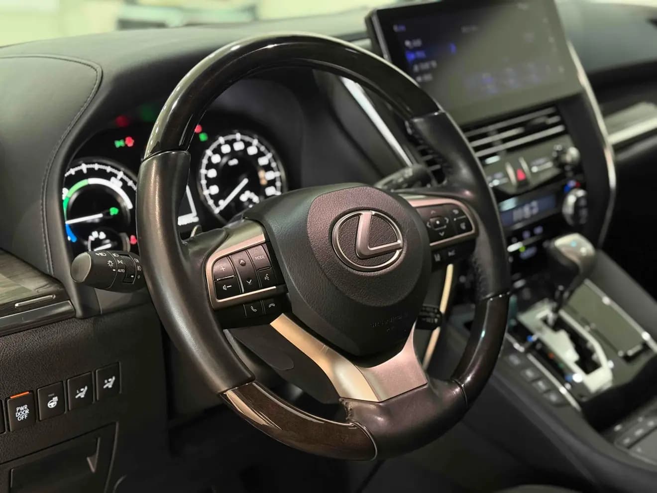 Lexus LM 2022 г. 40073 км. — фото 18