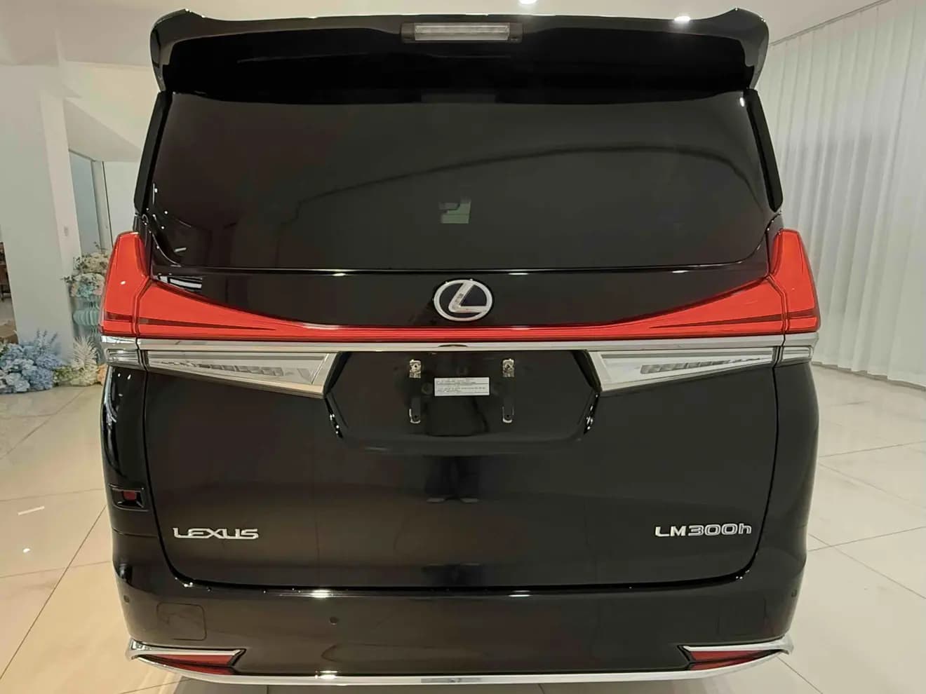 Lexus LM 2022 г. 40073 км. — фото 5