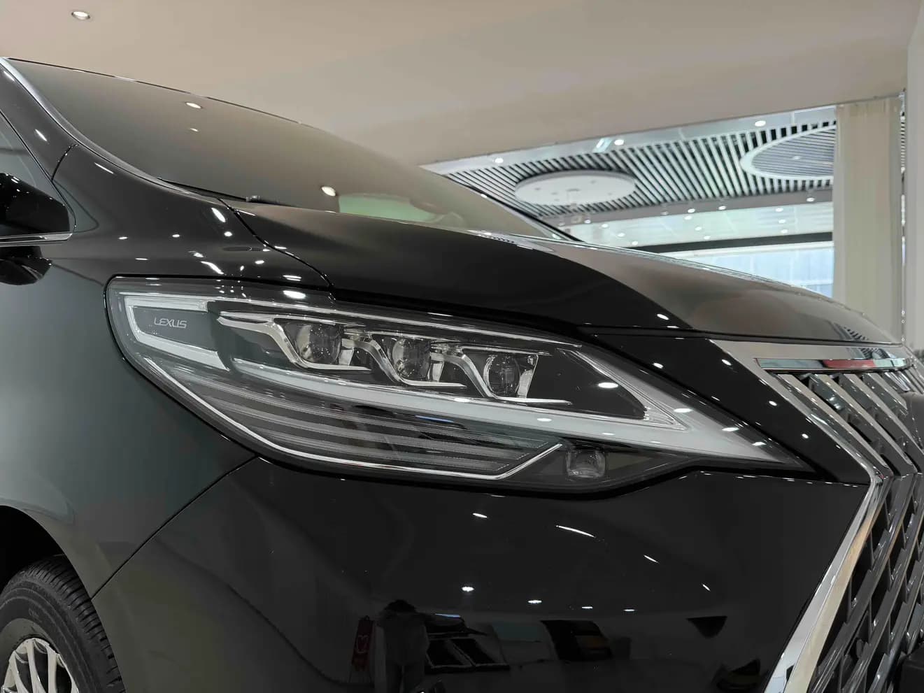 Lexus LM 2022 г. 40073 км. — фото 7