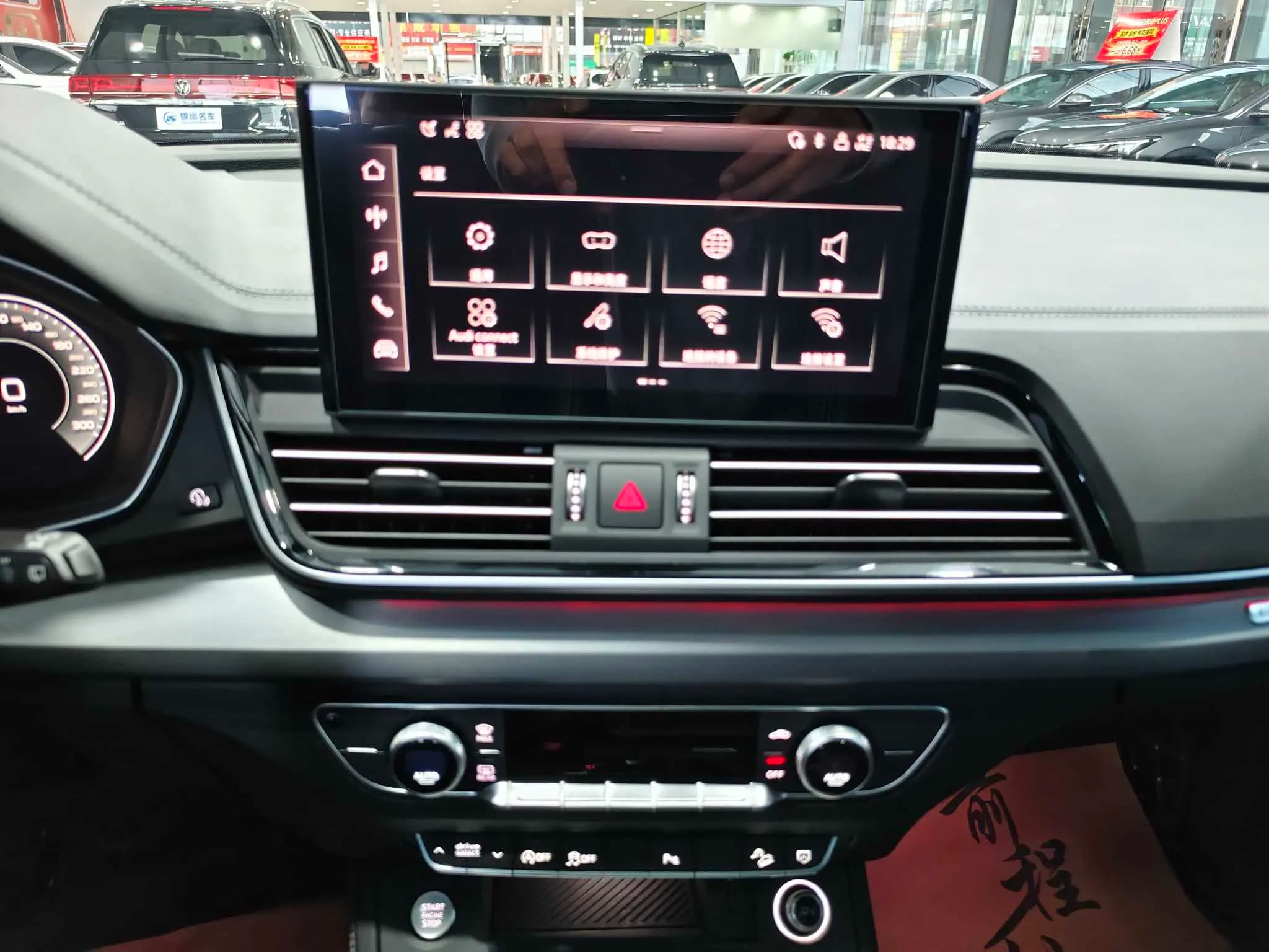 Audi Q5L 2025 г. 10932 км. — фото 14